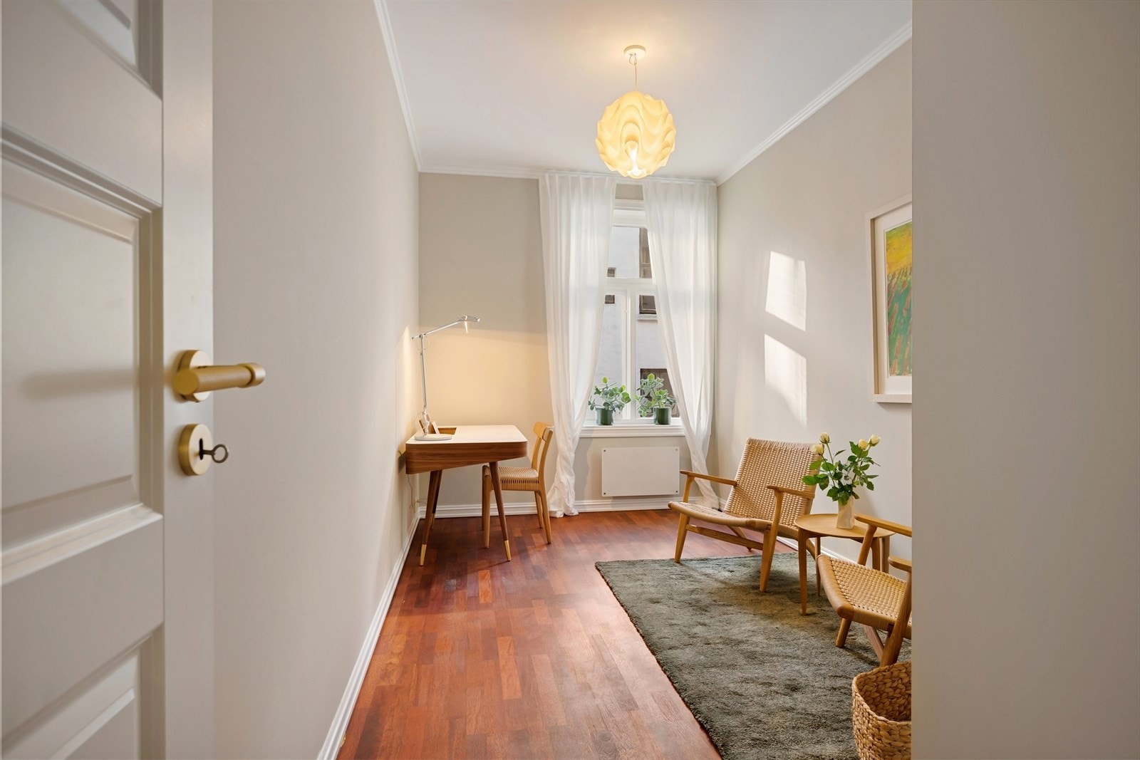 Soverom 2 med plass til dobbeltseng og tilhørende møblement. Galleribilde