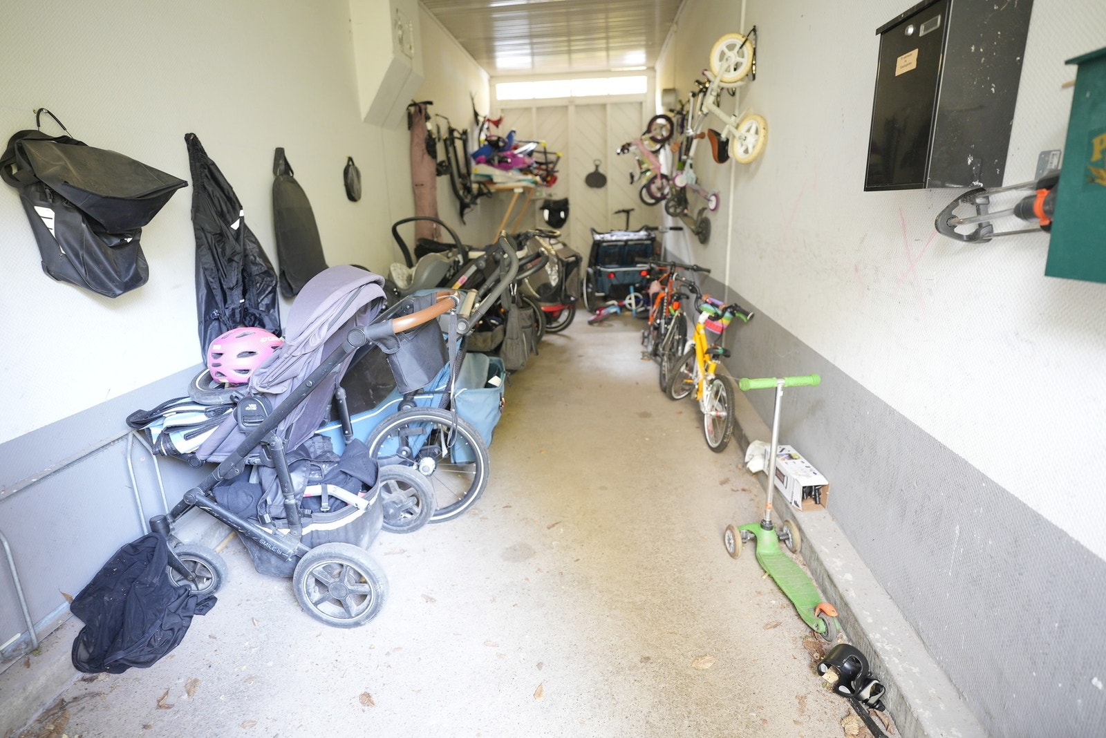 Felles barnevognbod med inngang fra bakgården. Galleribilde