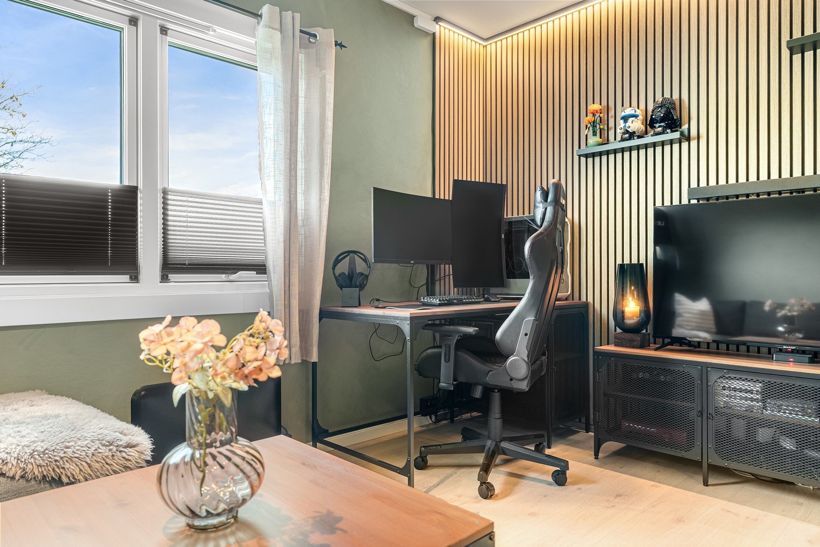 Leiligheten fremstår som moderne, med oppgraderte overflater fra perioden 2024-2025. Galleribilde