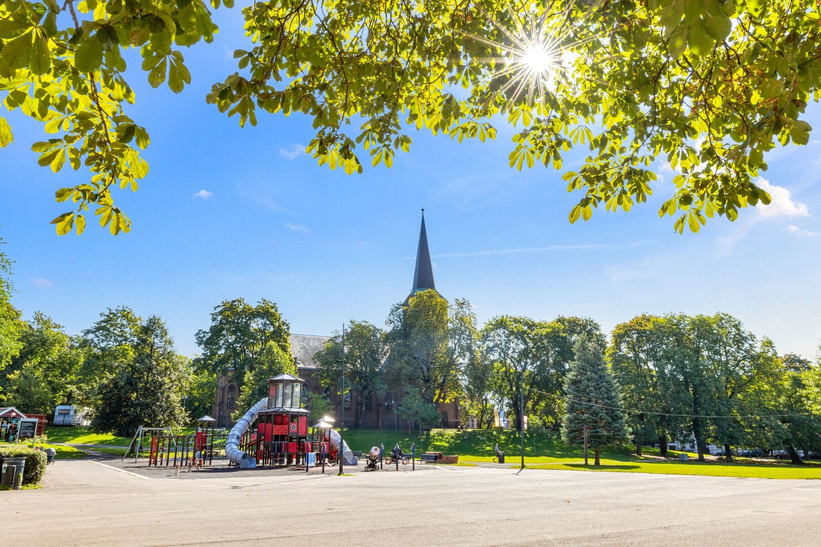 Store og frodige Sofienbergparken kun 3 min fra leiligheten. Galleribilde