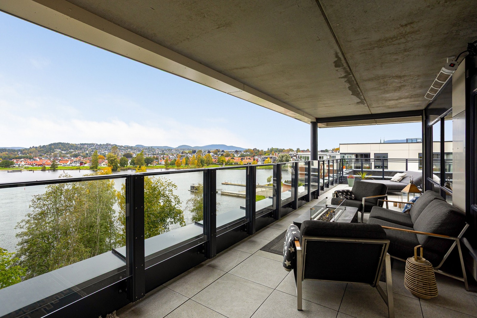 Utsikt mot en del av Bakkestranda Galleribilde