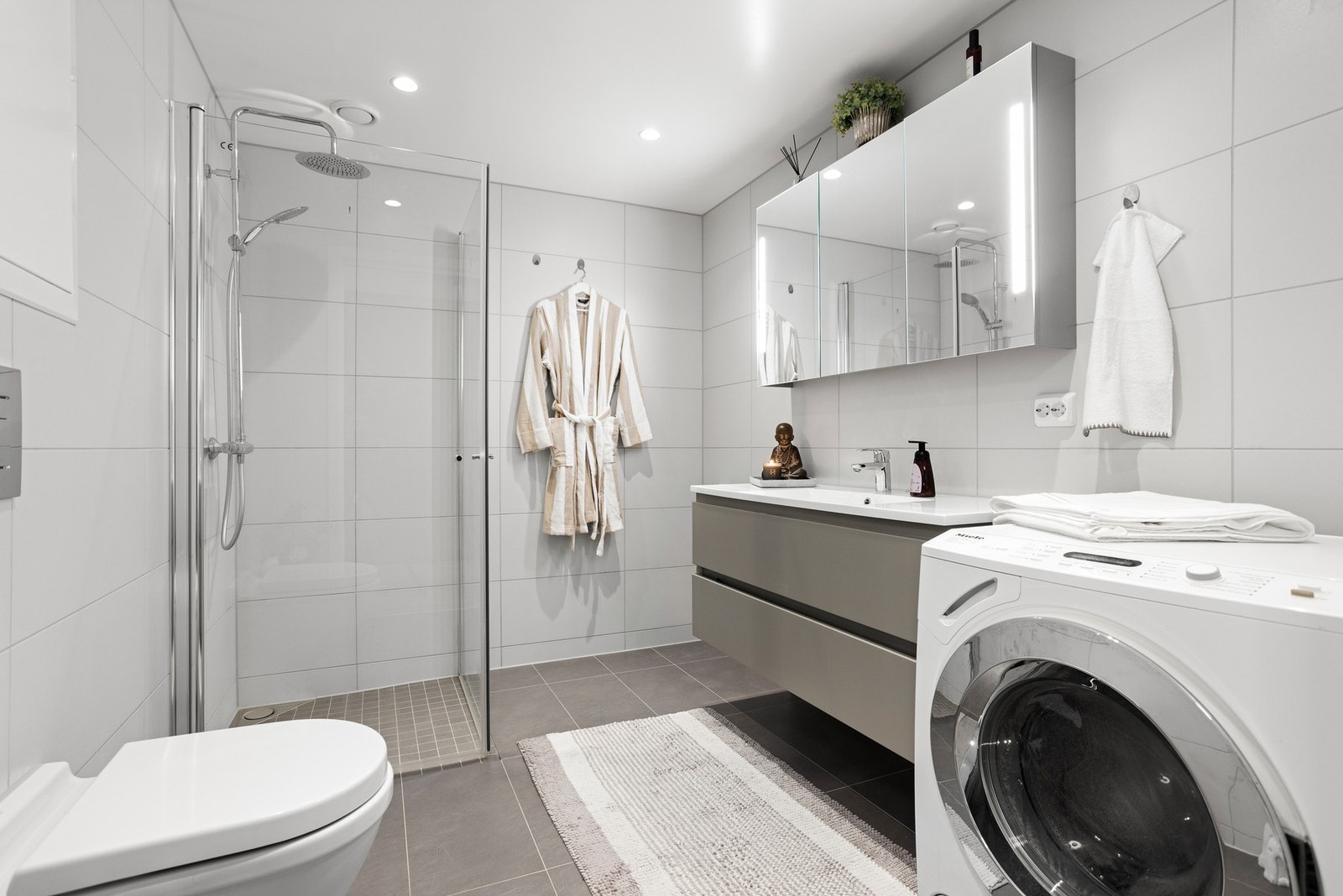 Dette badet benyttes også som vaskerom Galleribilde