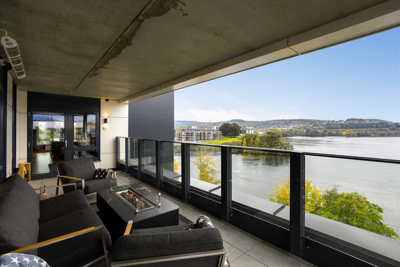 Her kan man nyte sene kvelder, ettermiddager eller tidlige morgener Galleribilde