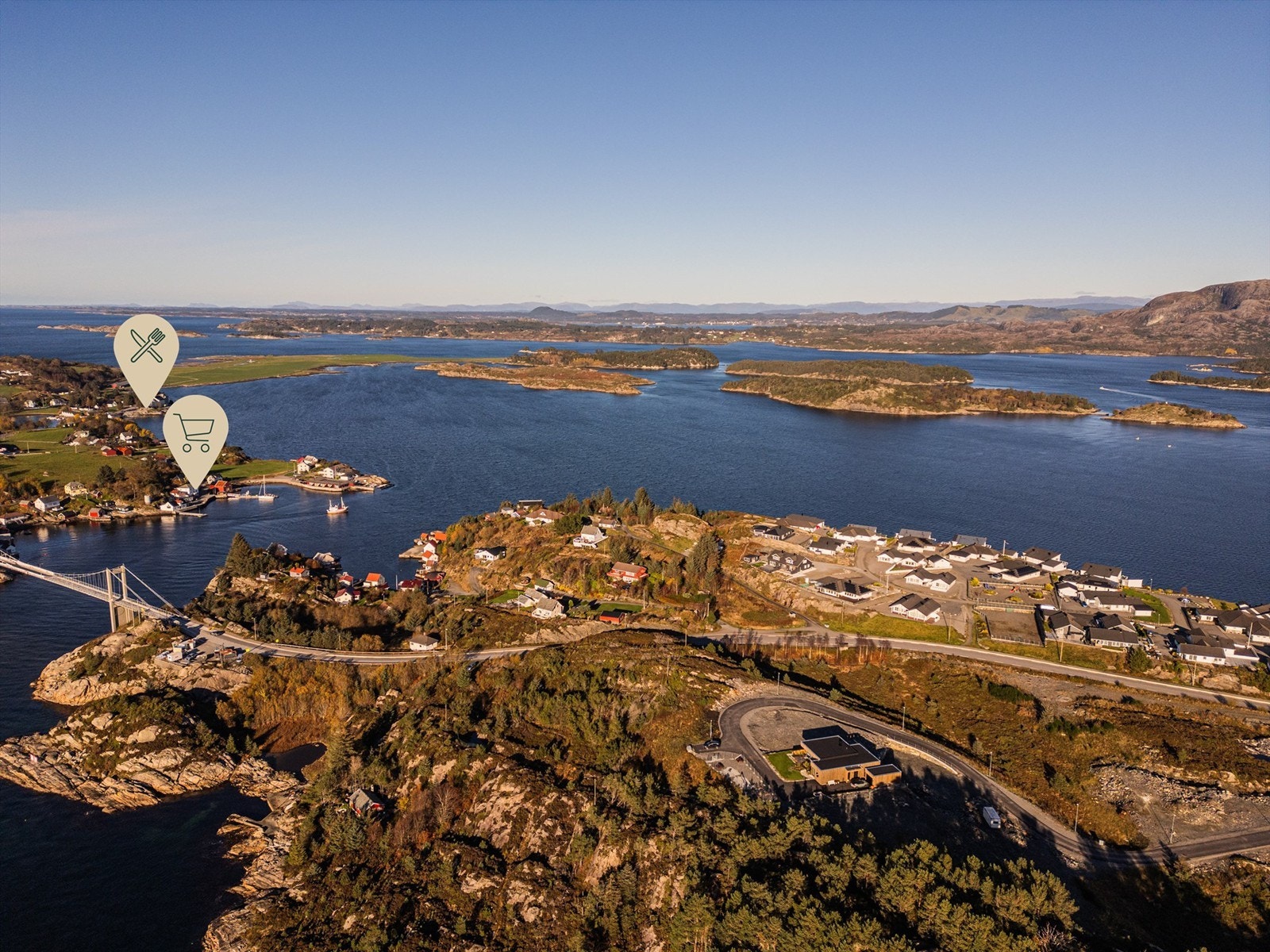 Herdla landhandel og Biologen hotell i kort gangavstand fra eiendommen. Galleribilde