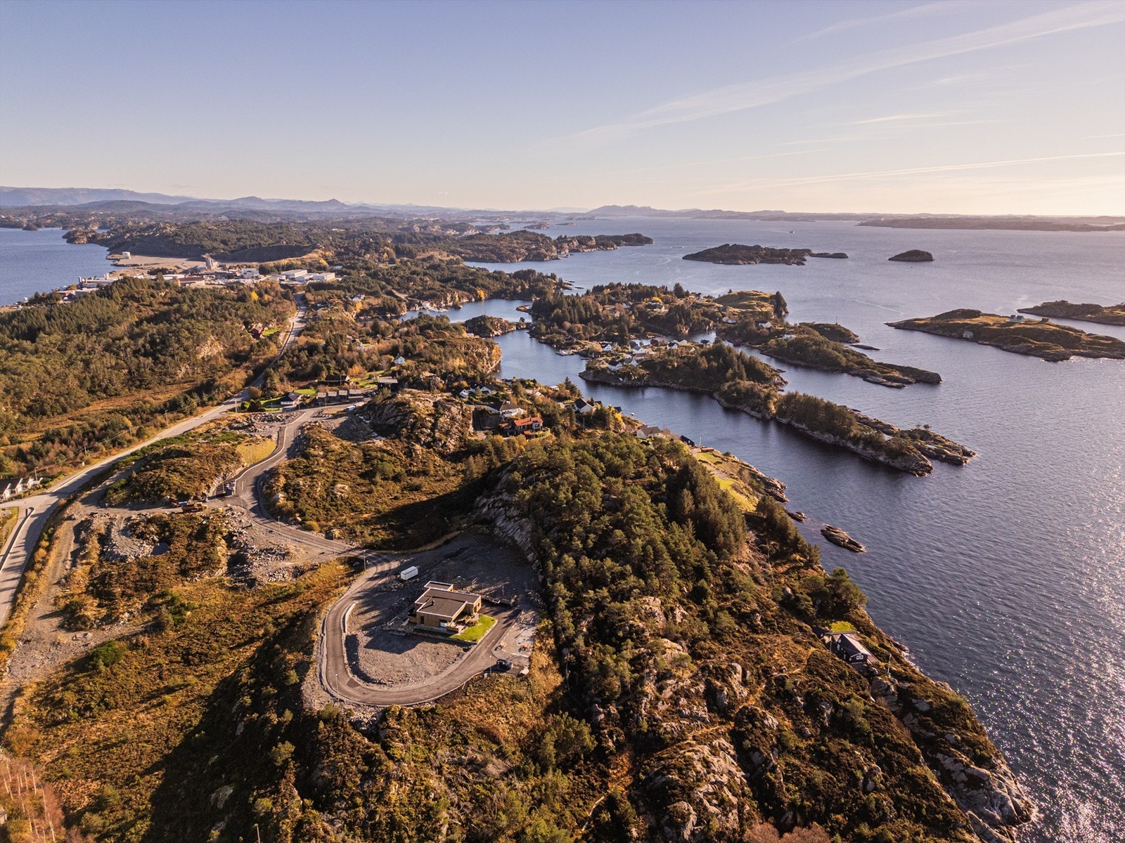 Området by på vakker skjærgård og særdeles solrike omgivelser. Galleribilde