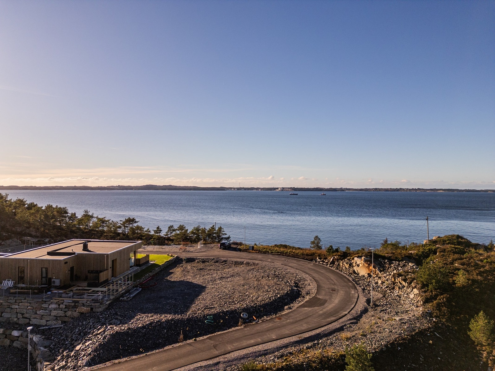 Sjekk den fantastiske og vidstrakte sjøutsikten. Galleribilde