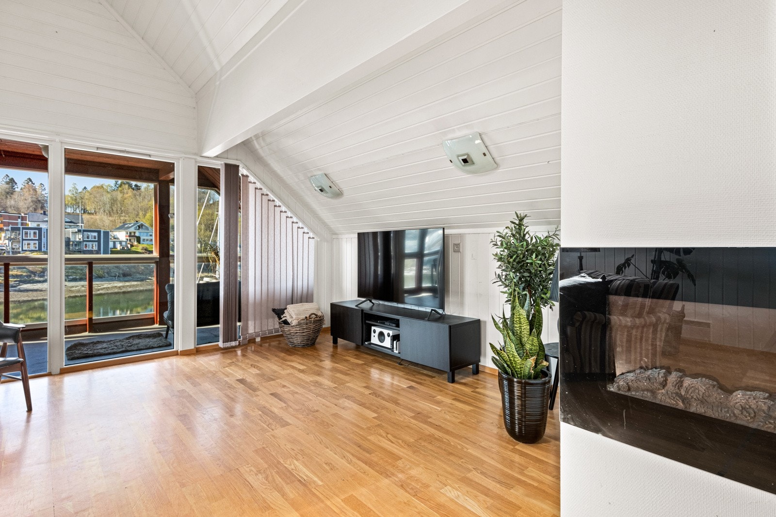 Opplegg for kabel-tv og internett på stue. Galleribilde