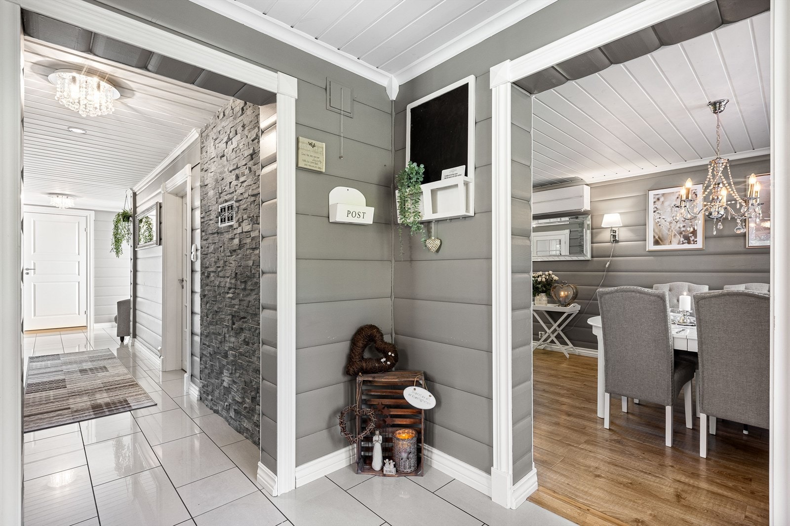 Fin sammenheng mellom både gang, stue og kjøkken Galleribilde