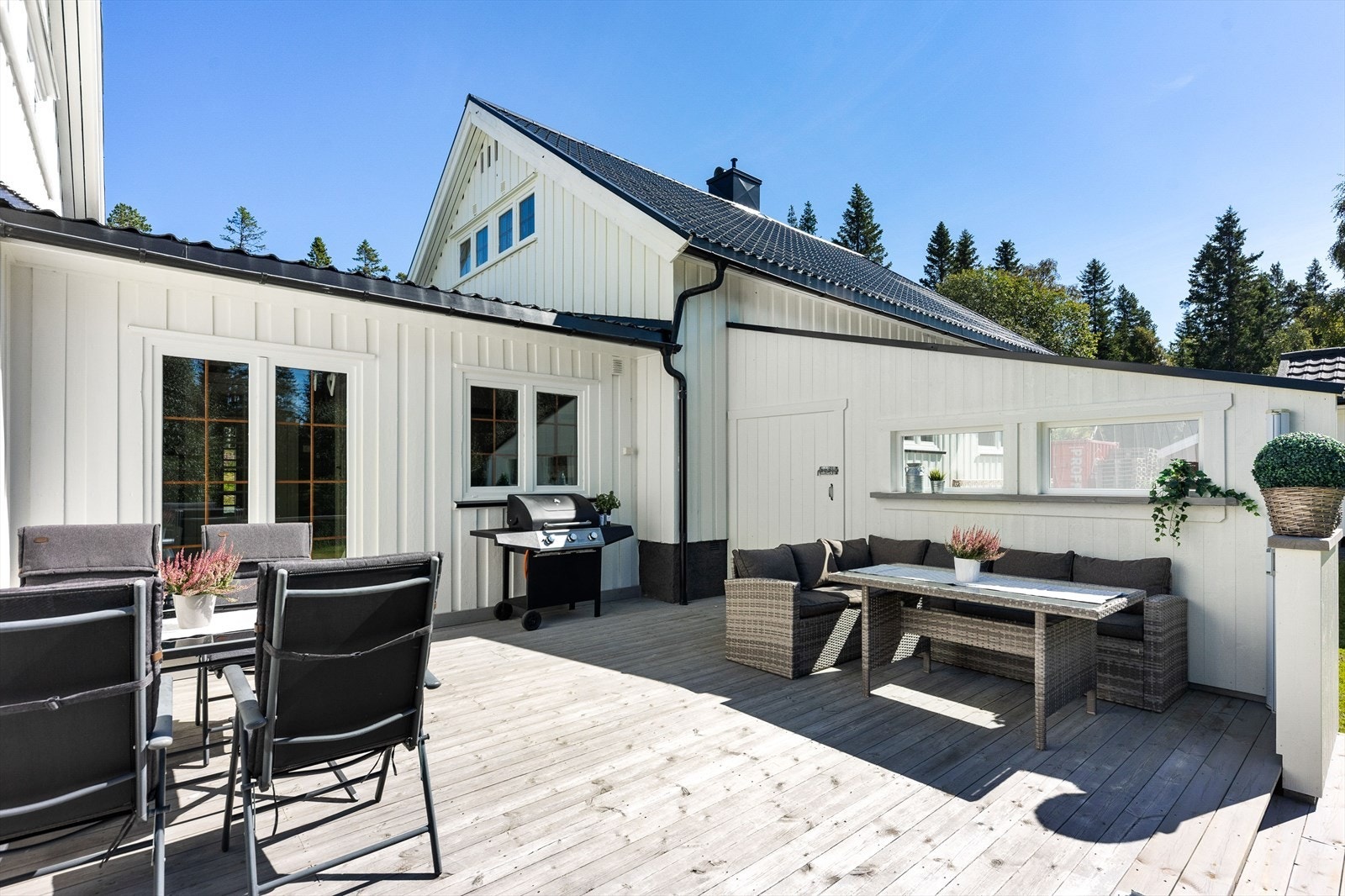 Solrik og usjenert terrasse Galleribilde