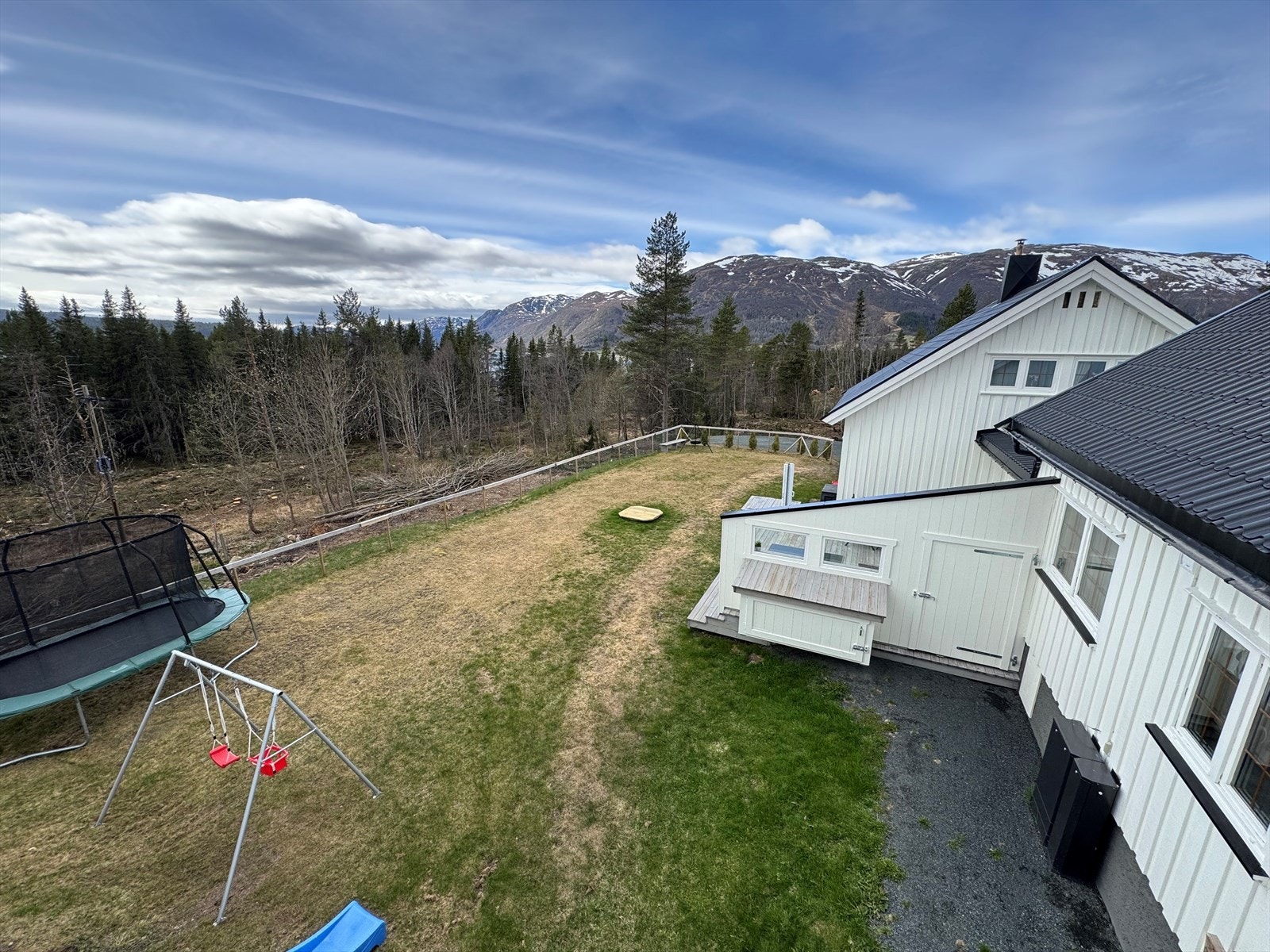 Det er blitt hogget mellom boligen og område ut mot Totak Galleribilde