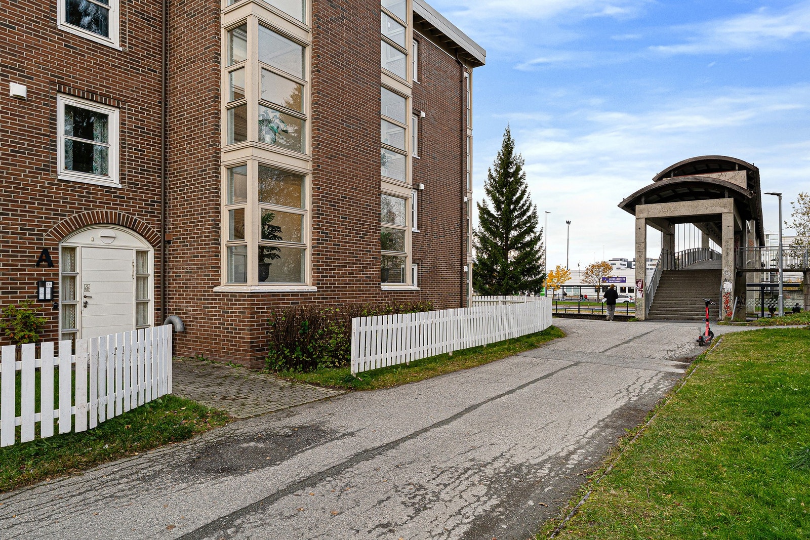 Gangbru fra leiligheten og over til City Syd. Galleribilde