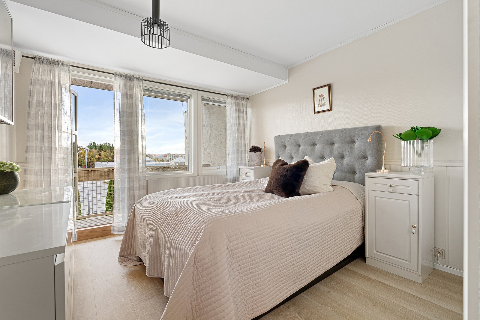 Stort og romslig soverom på hele 12,4 kvm. Galleribilde