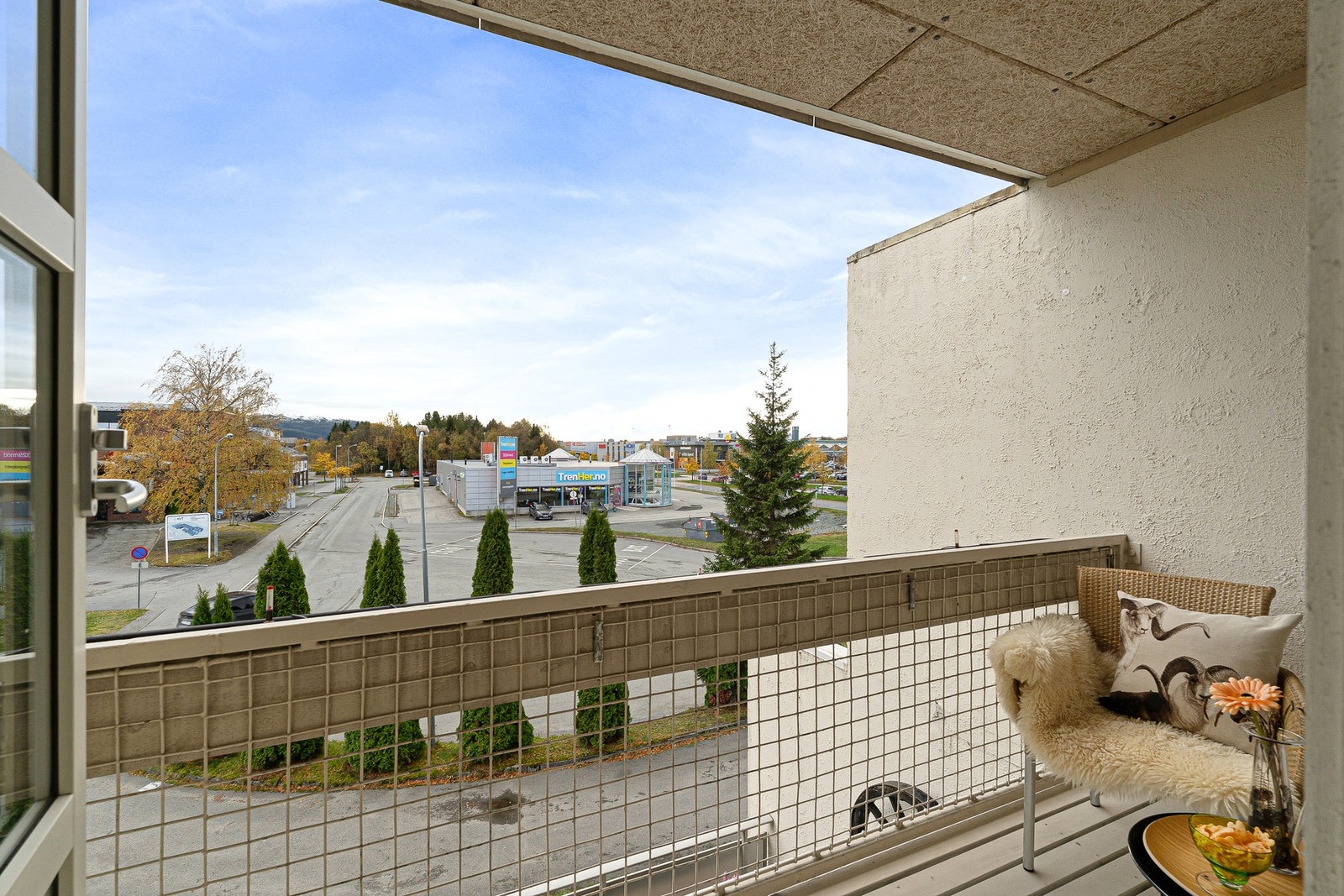 Fra soverommet har man tilgang til sørvendt balkong. Galleribilde