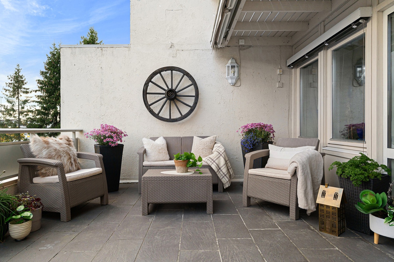 Terrassen er sørvendt og byr på svært gode solforhold. Galleribilde