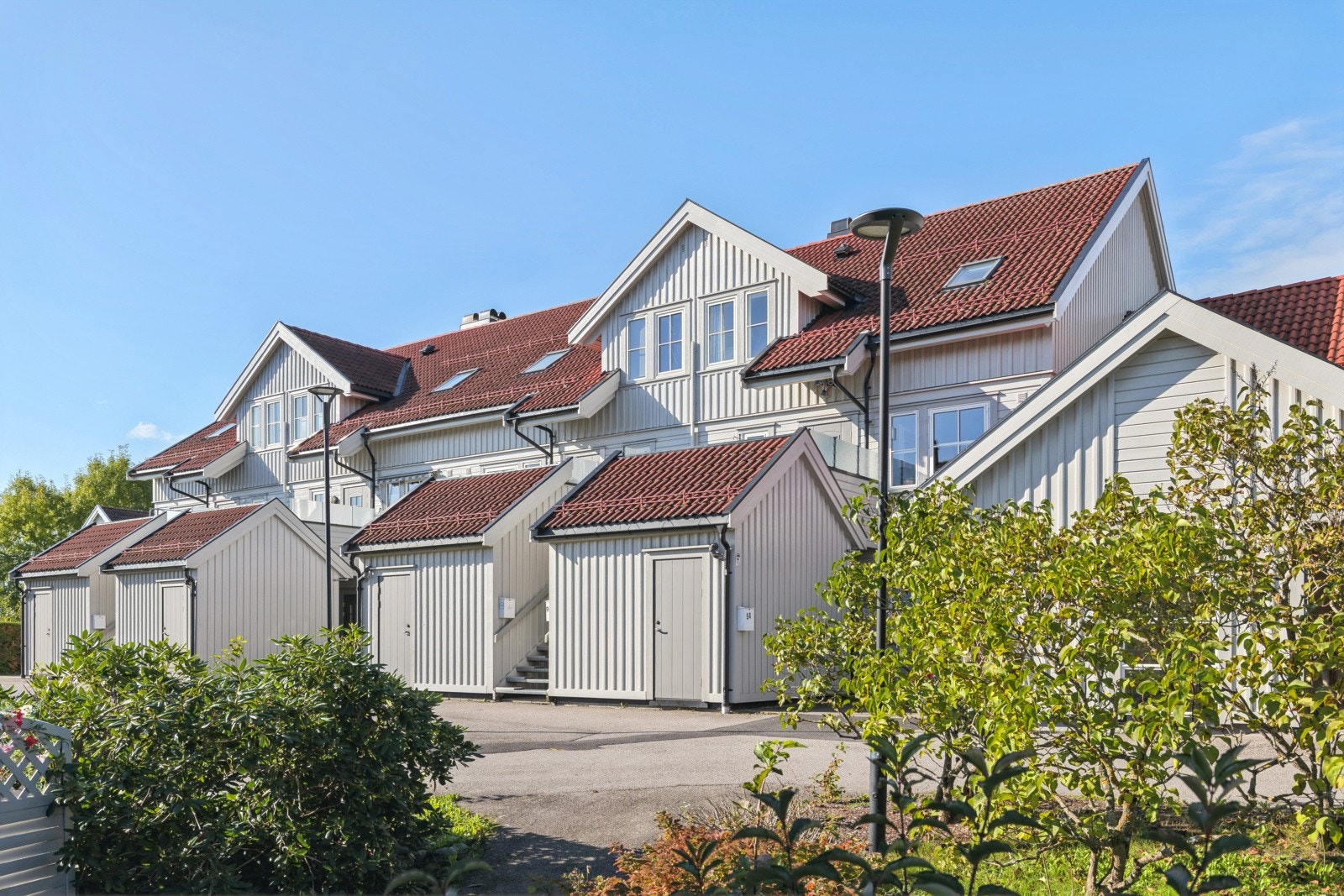 Fasade fra inngangsiden. Utvendig bod Galleribilde