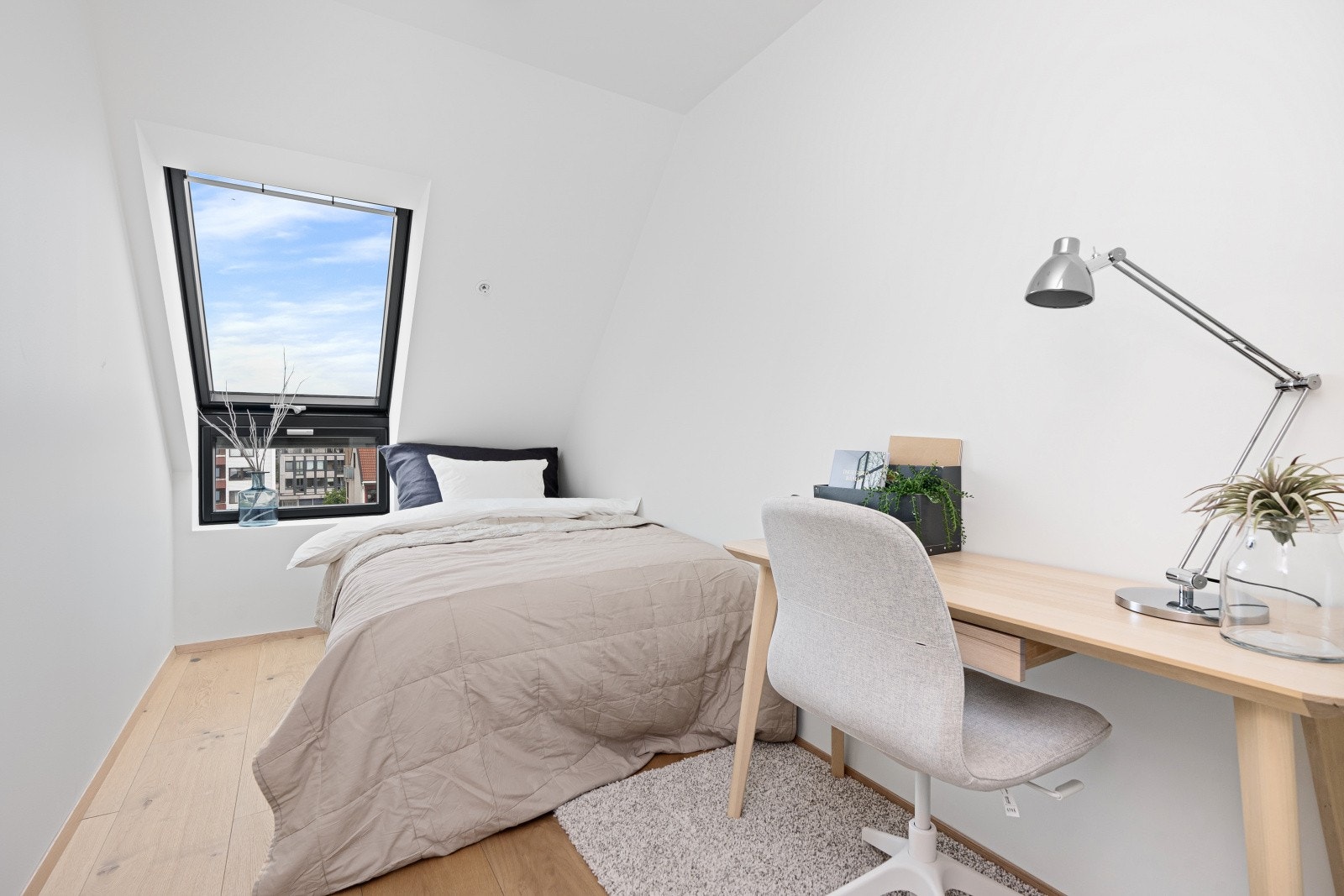 Soverom 2 vender mot bakgård Galleribilde