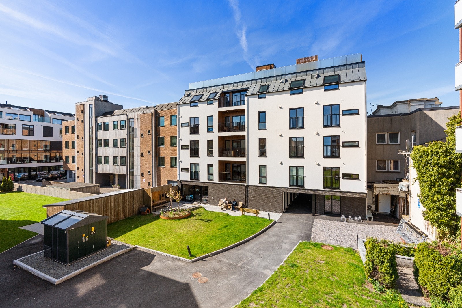 Felles bakgård i sameiet Galleribilde