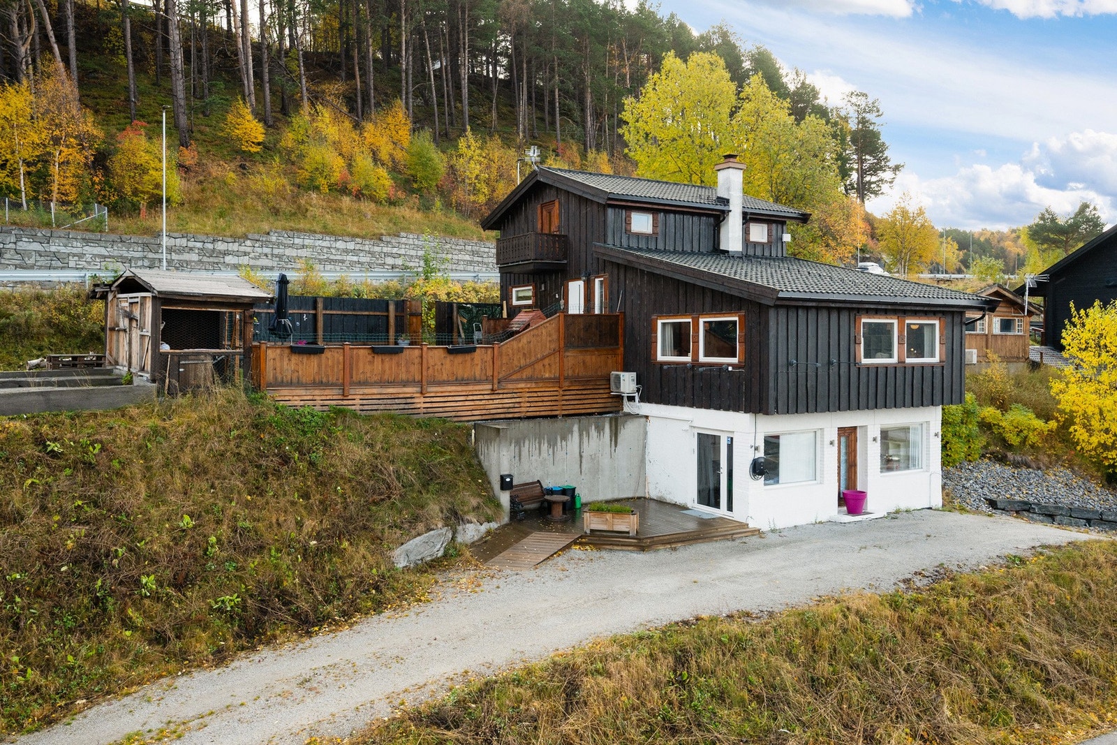 Takrenner og nedløp fra 2010. Det er drenert på sørvegg i 2010 Galleribilde