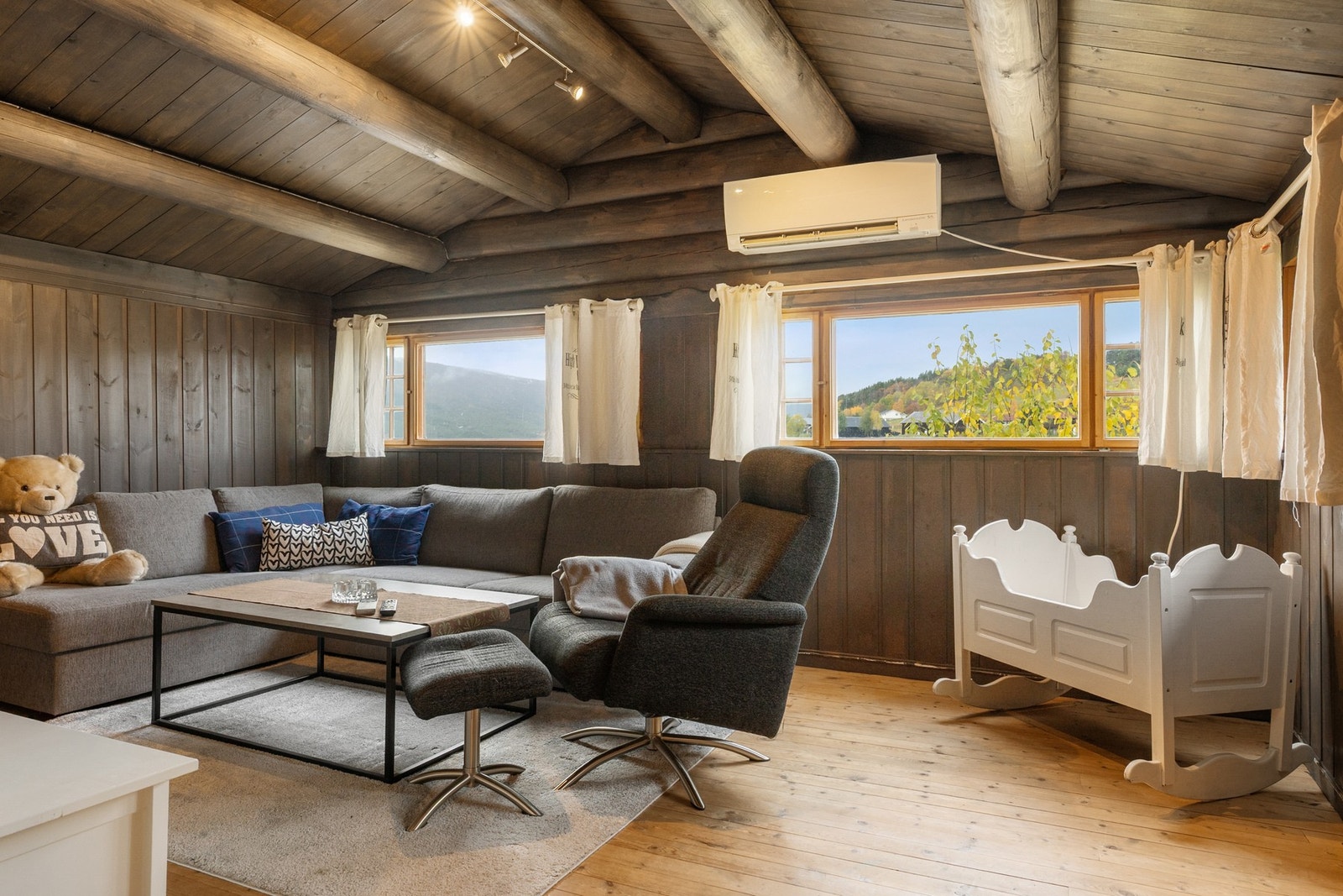 Anneks er innredet med stue. Galleribilde