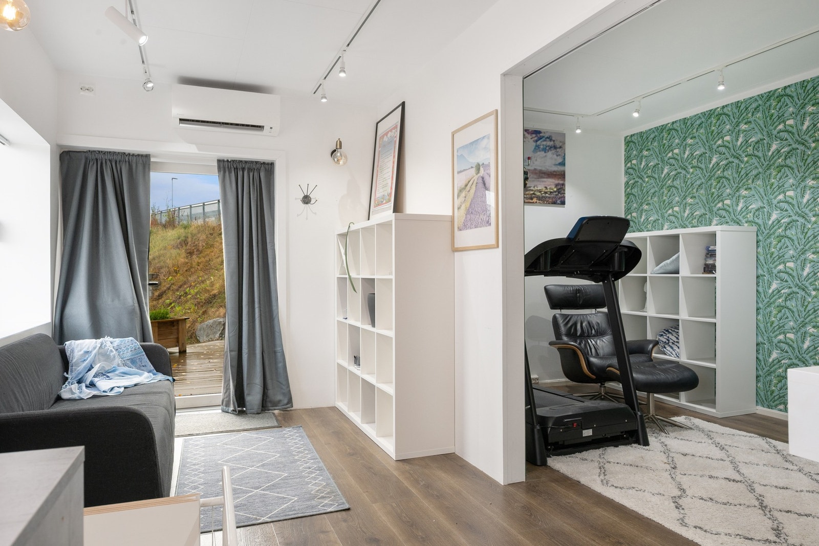 Sokkeletasjen egen inngang og har også varmepumpe. Galleribilde