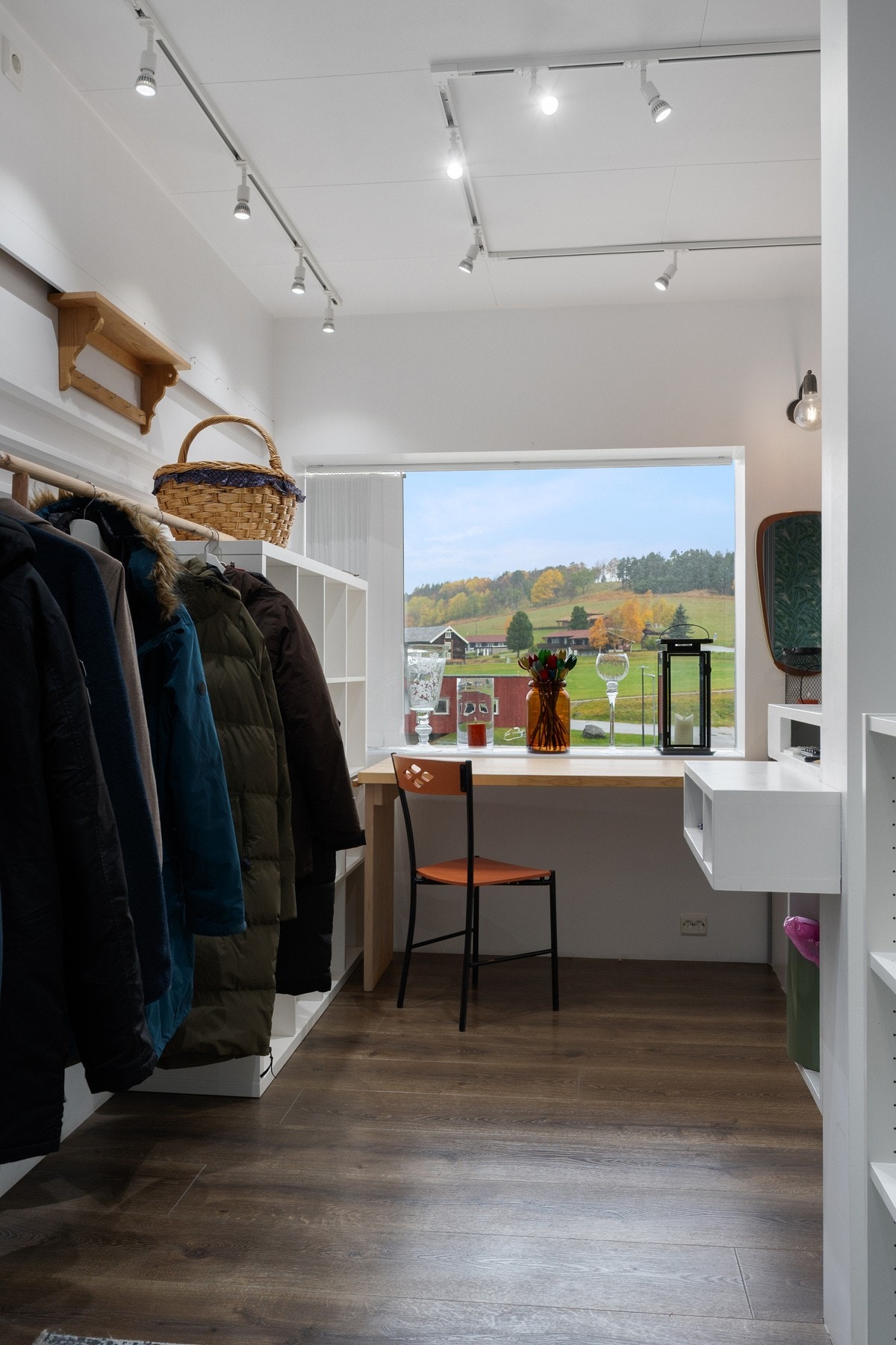 I sokkeletasjen er det etablert kontor på 12 kvm. Galleribilde