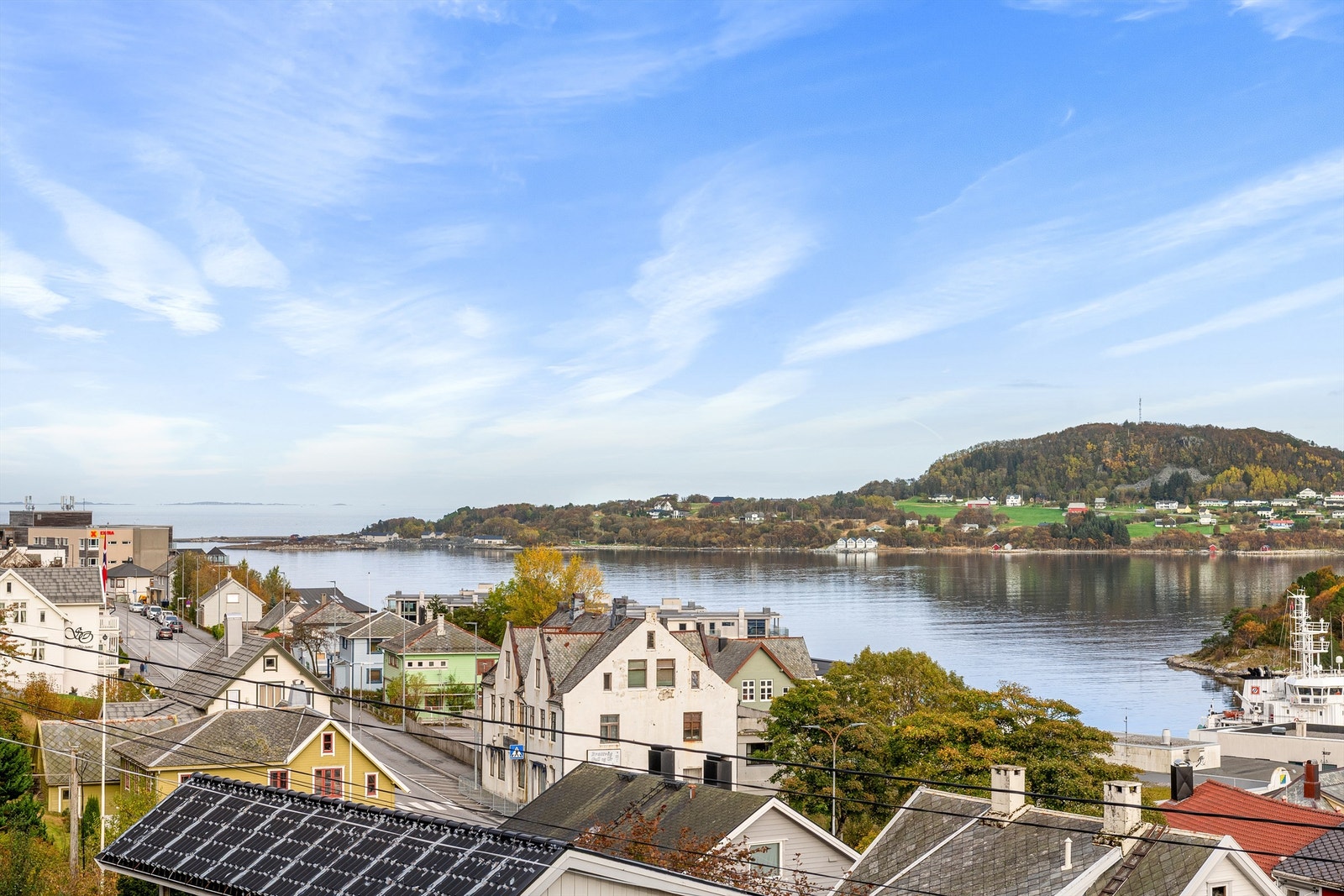 Utsikt mot Samfjorden Galleribilde