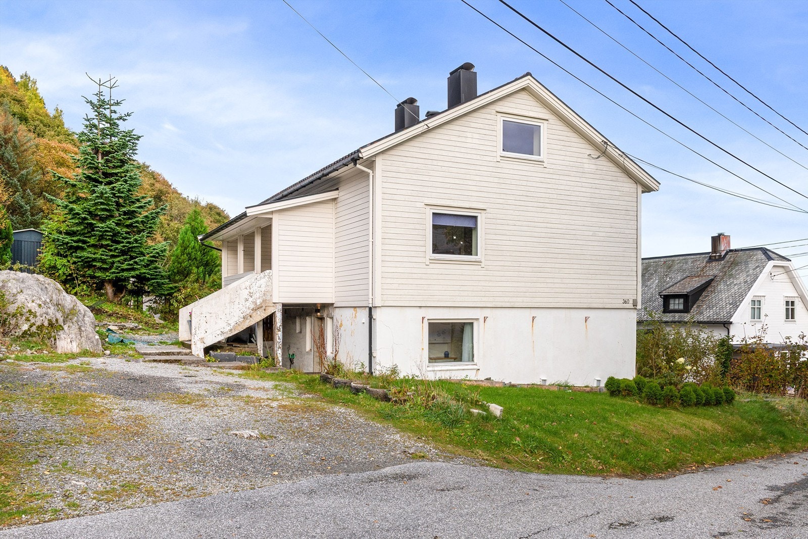 Adkomst og parkeringsplass på tomten Galleribilde