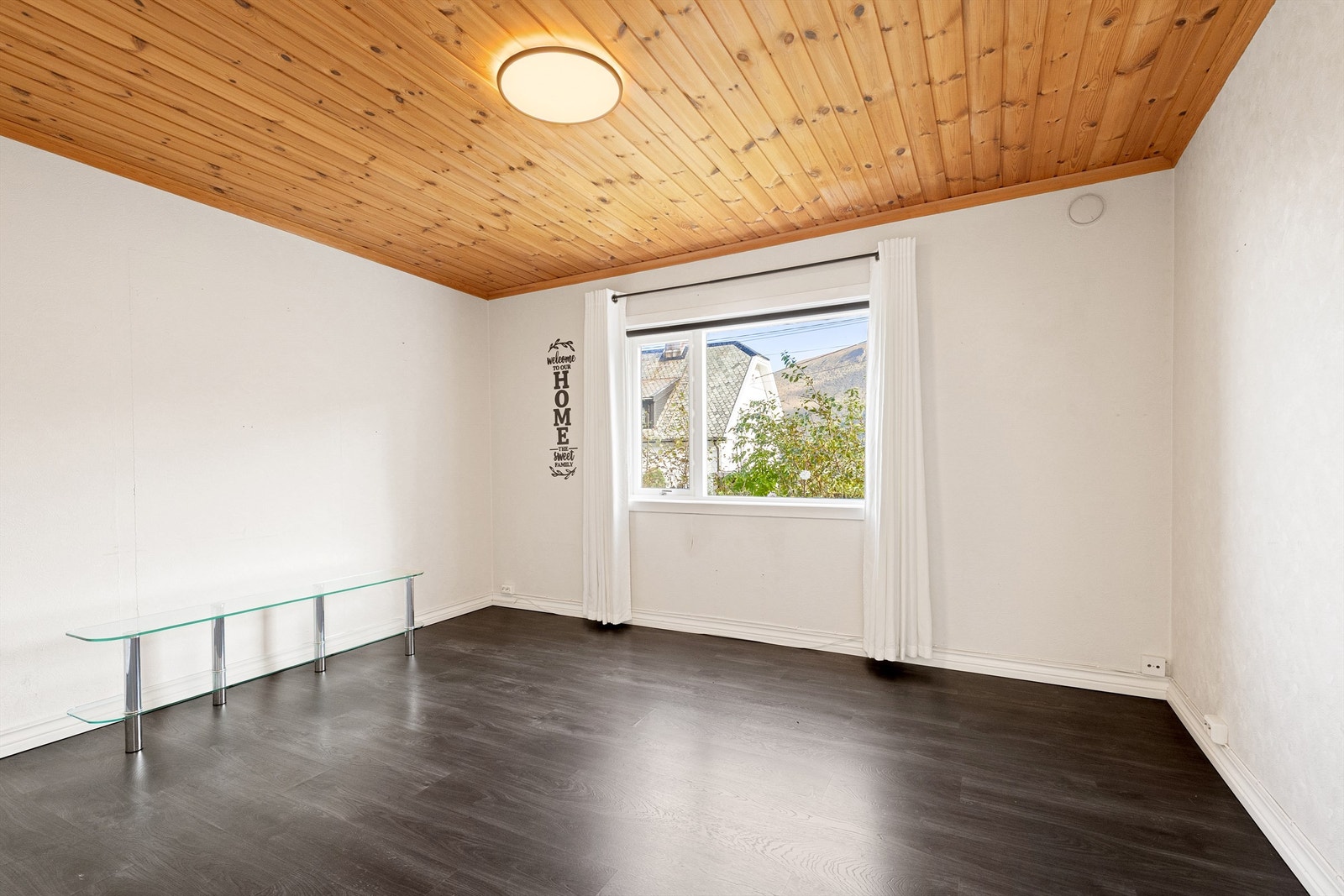 Stue i sokkeletasje Galleribilde