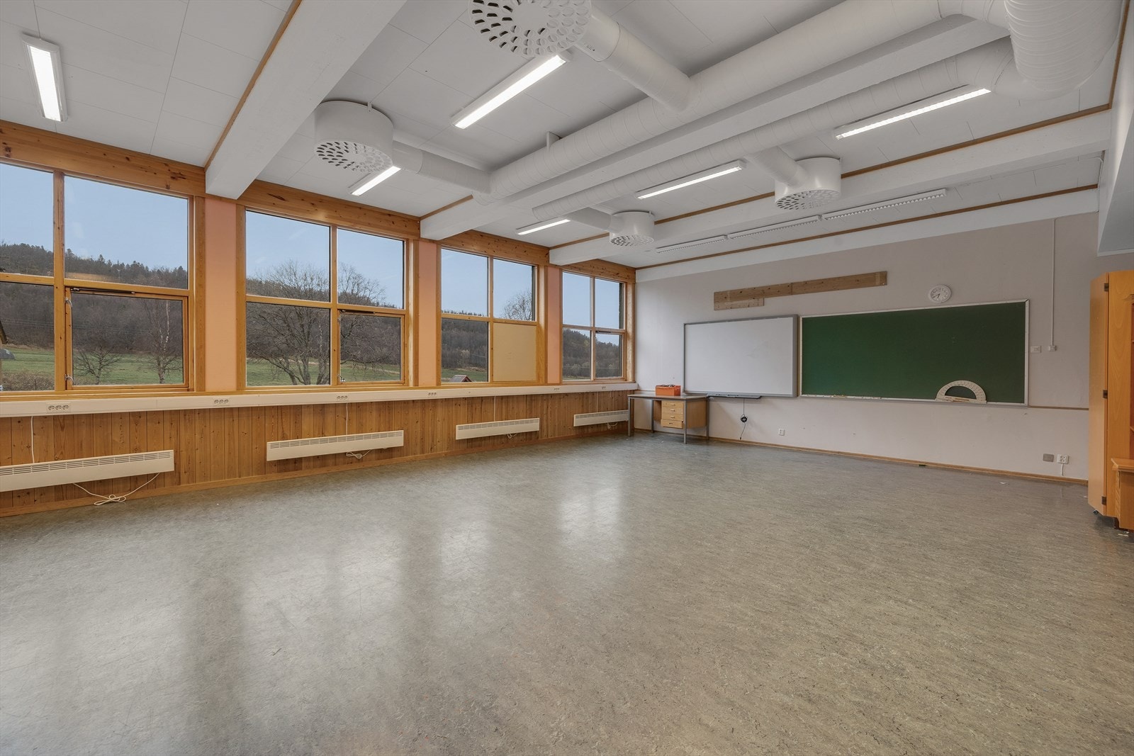 Flere klasserom i forskjellige størrelser Galleribilde