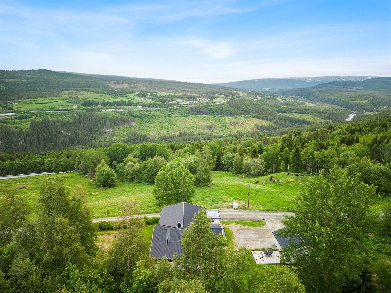 Rennebu har ellers et aktivt idrettslag med tilbud innen fotball, håndball, ski og sykkel Galleribilde