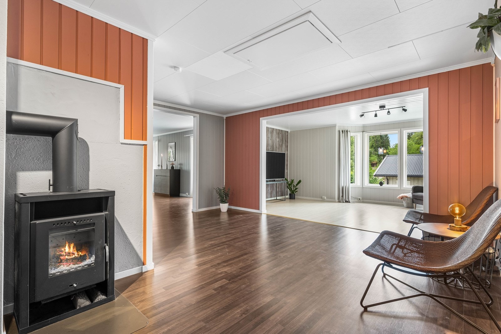 Her får dere både varmepumpe og vedfyring Galleribilde