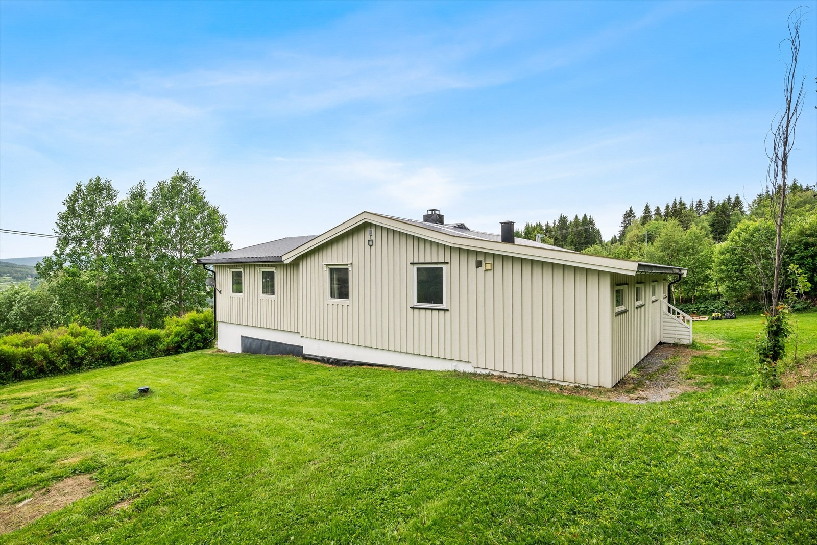 Eiendommen har egen vannbrønn. Samtidig er det tilrettelagt for tilkobling til det kommunale vannettet dersom man skulle ønske det Galleribilde