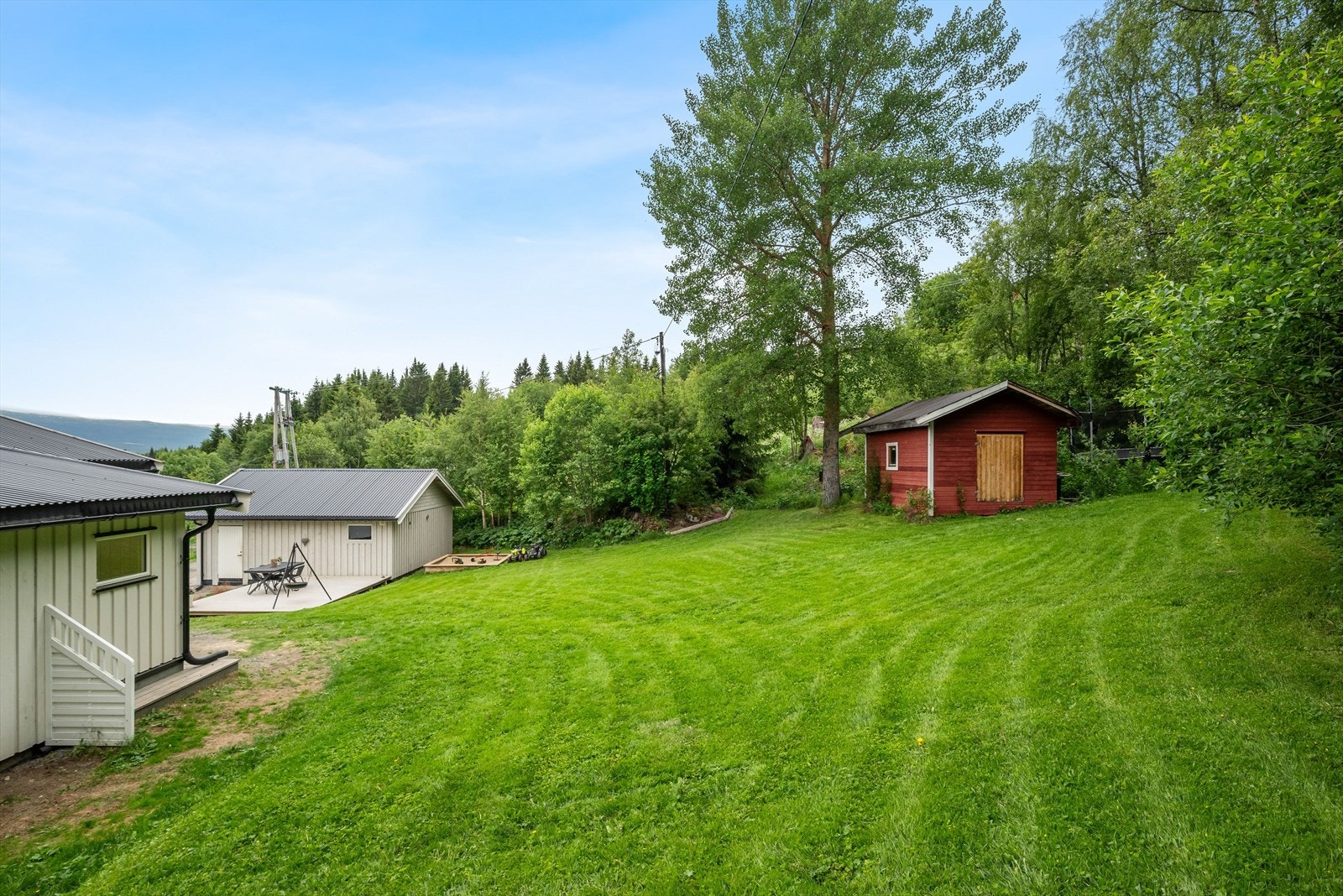 Fra eiendommen er det ca. 17 minutter til Berkåk og ca. 25 minutter til Oppdal Galleribilde