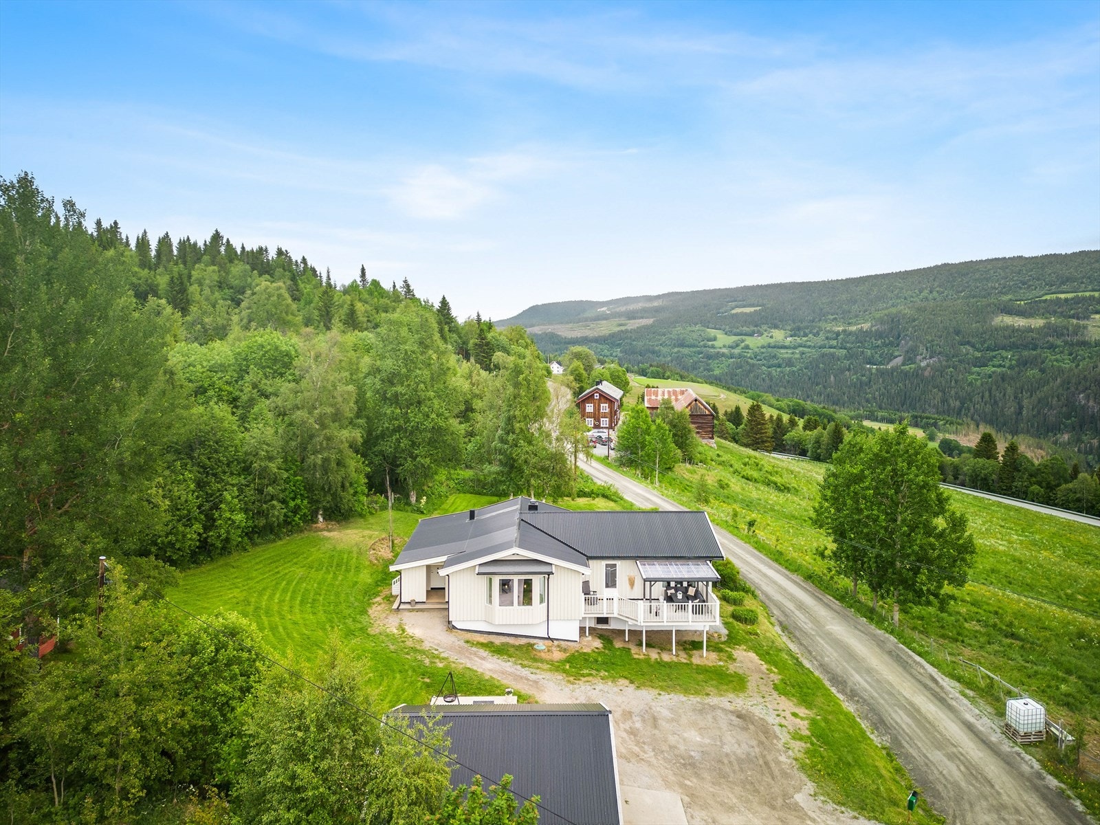 På Berkåk finner du Rema 1000 og Coop Extra. Midt i sentrum ligger også Berkåk Veikro og flere andre servicetilbud Galleribilde
