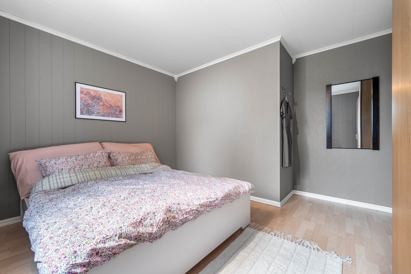 Dette er det største soverommet, og er på ca. 13,5 kvm. Galleribilde