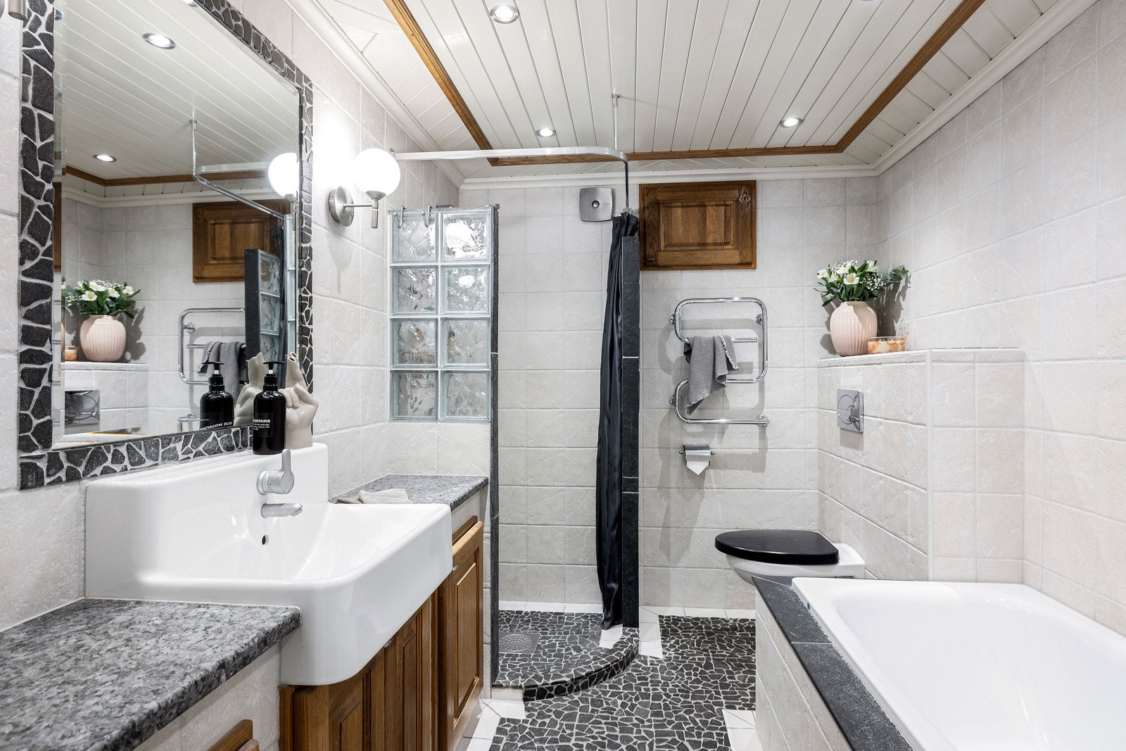 Badet i kjeller Galleribilde