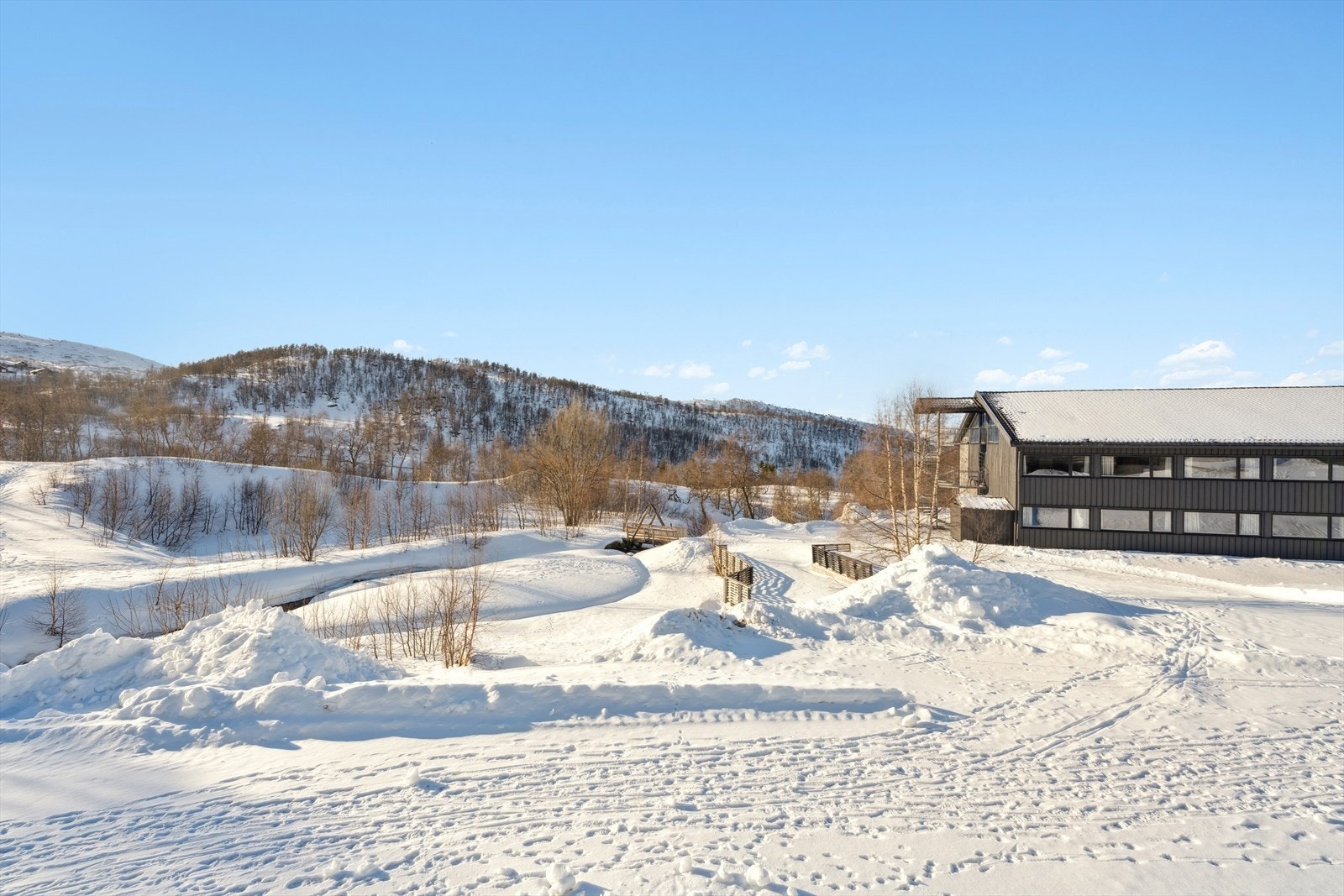 Fra balkongen kan det nytes naturskjønn utsikt. Galleribilde