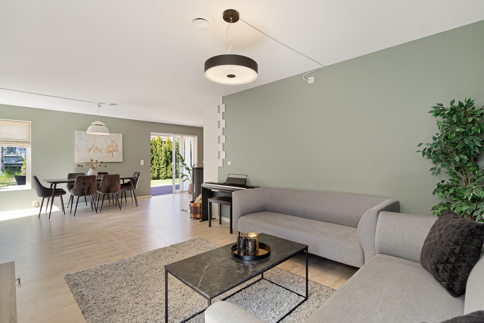 God plass til en romslig sofagruppe i denne delen av stua Galleribilde