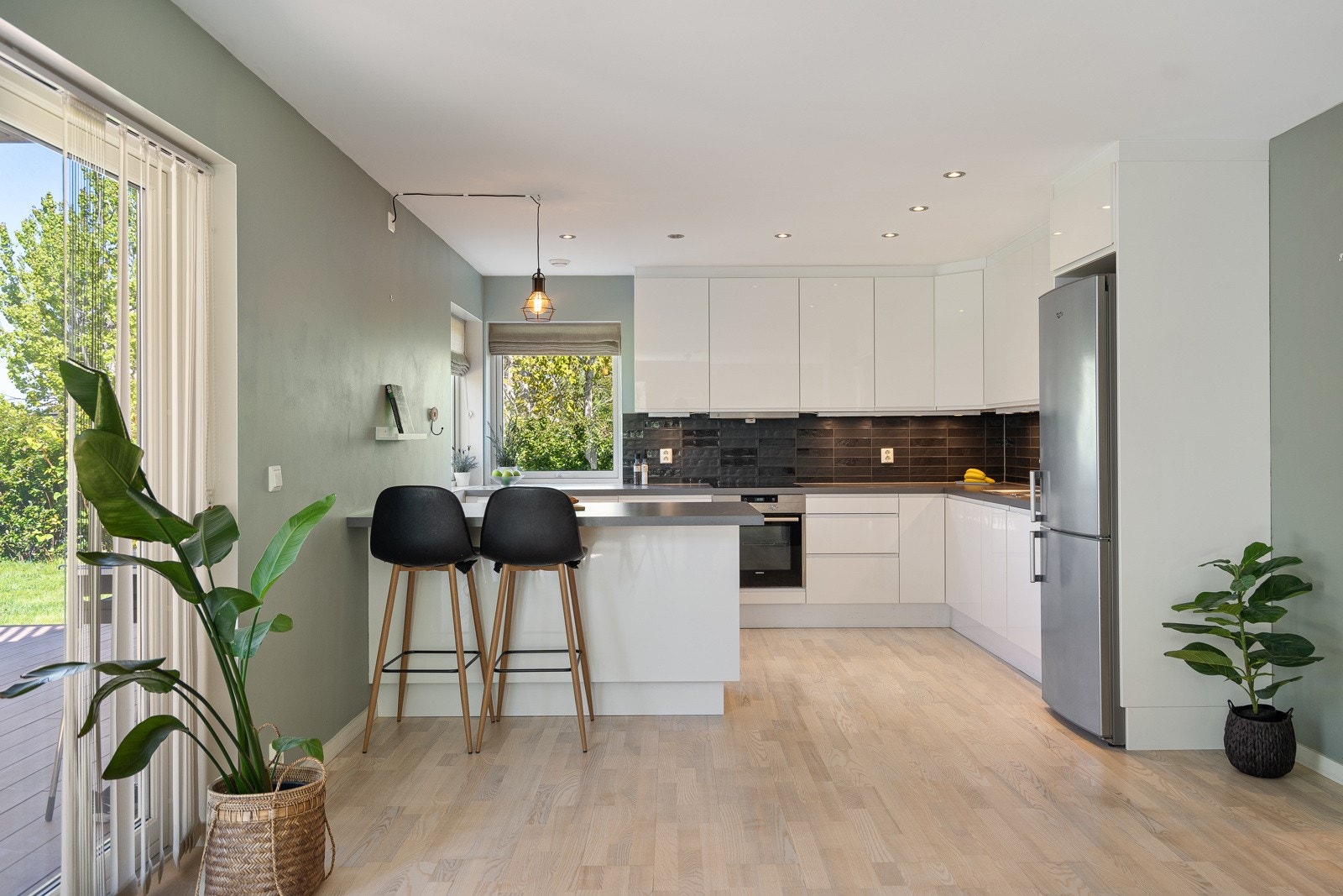 Lekkert kjøkken med romslig, moderne innredning! Galleribilde