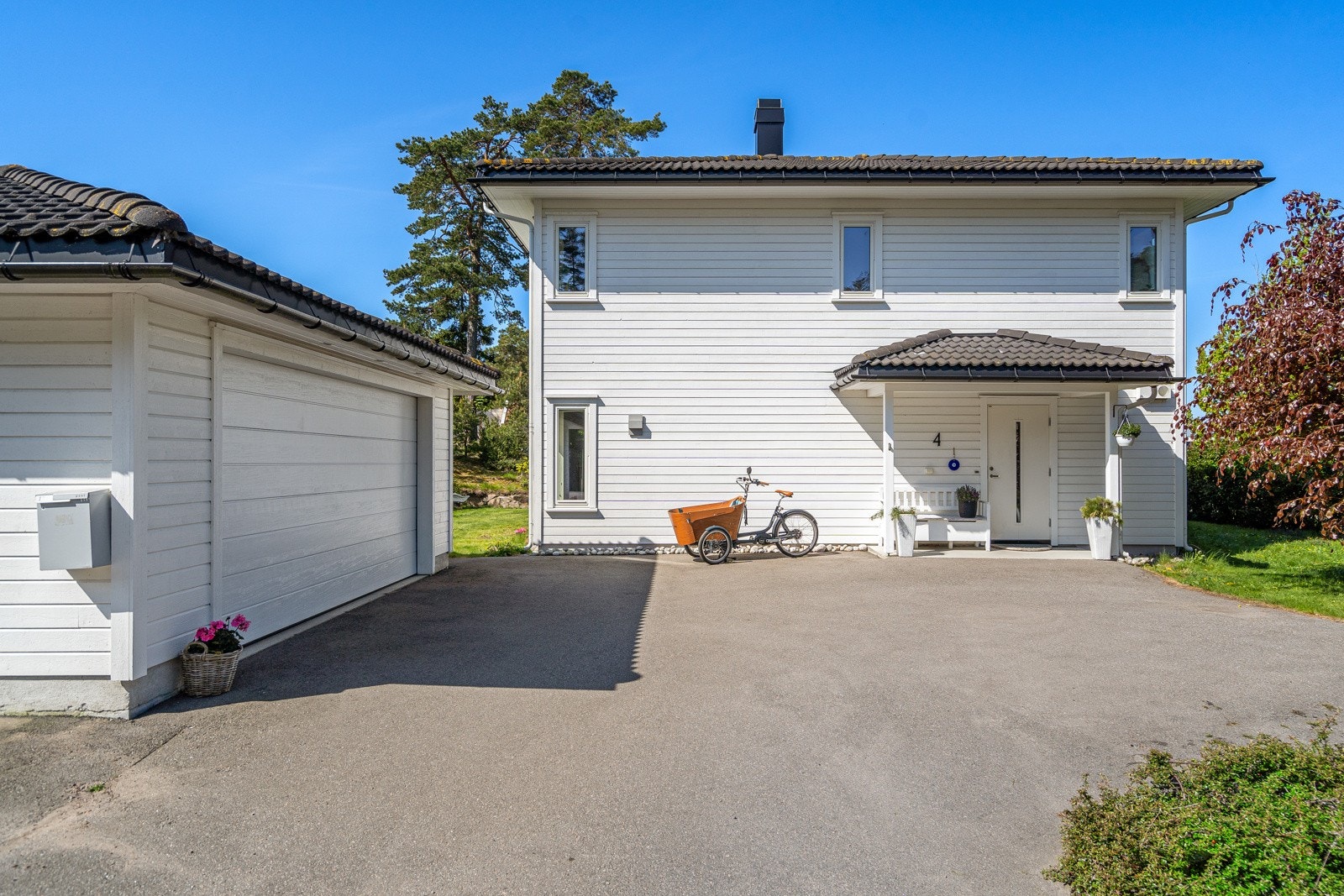 Lettstelt med asfalt - året rundt Galleribilde