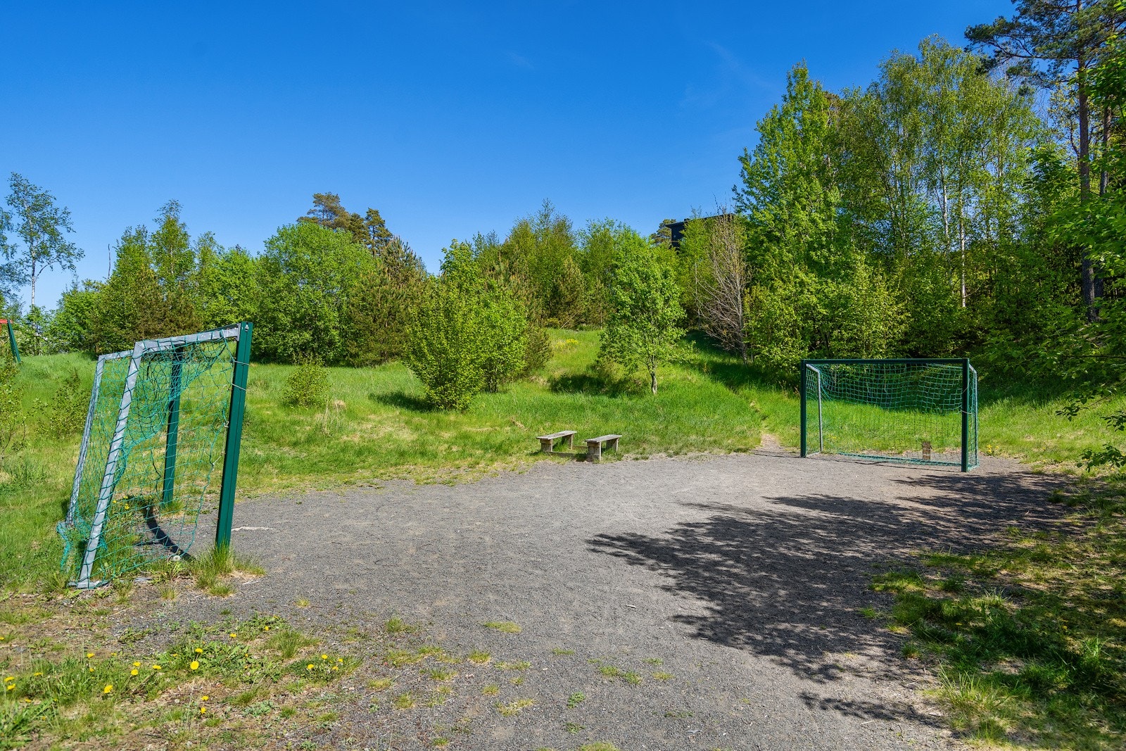 Områdebilde fra løkka like ved eiendommen (rett over gaten) Galleribilde