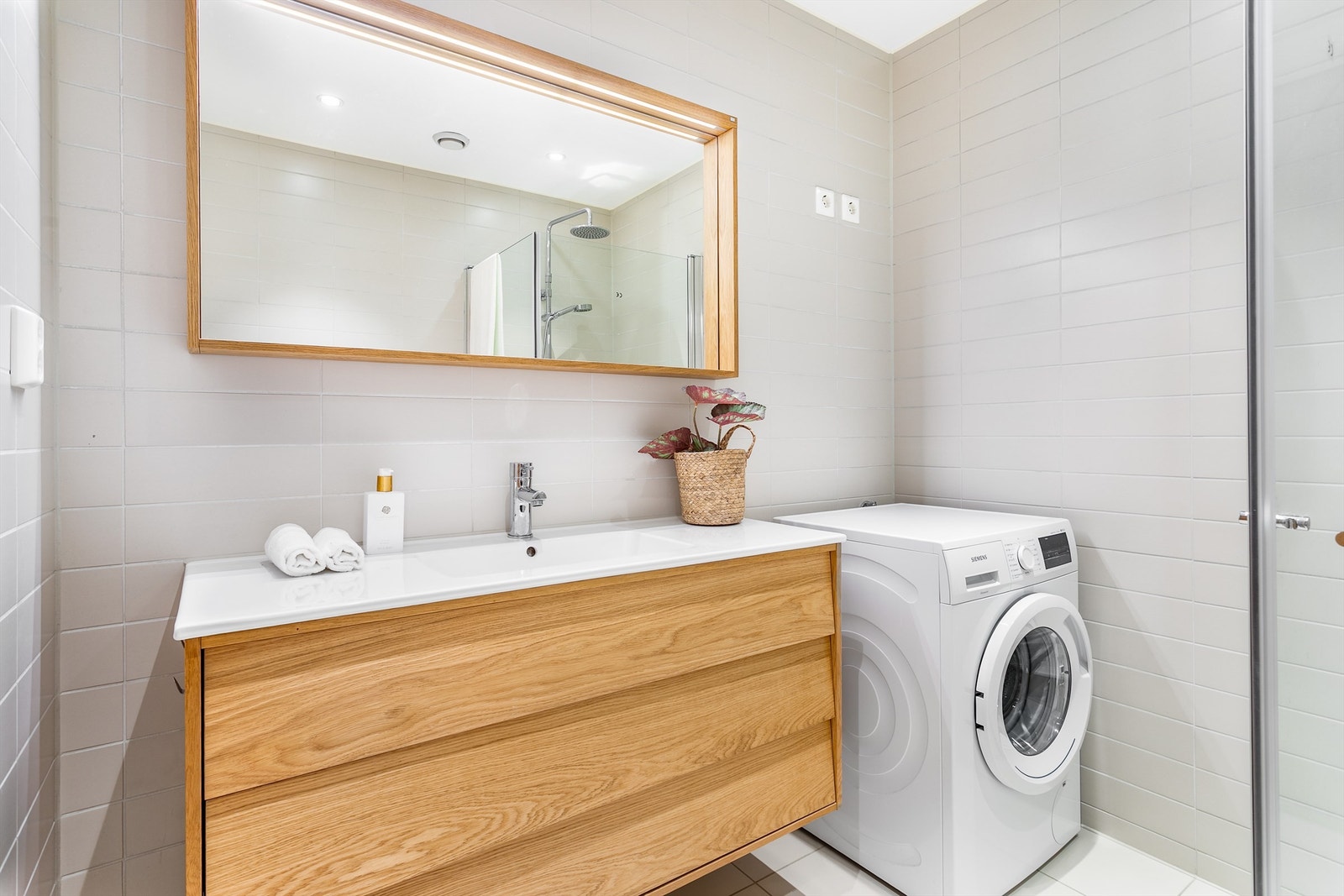 Lekre Hafa baderomsmøbler pryder badet. Galleribilde