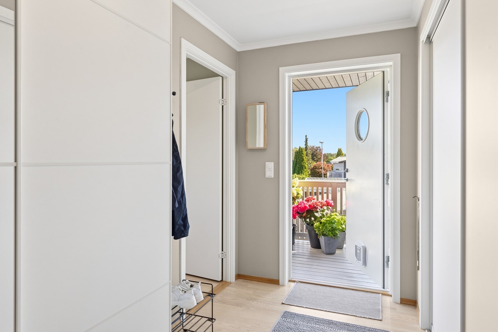 Entreén er lys og innbydende Galleribilde