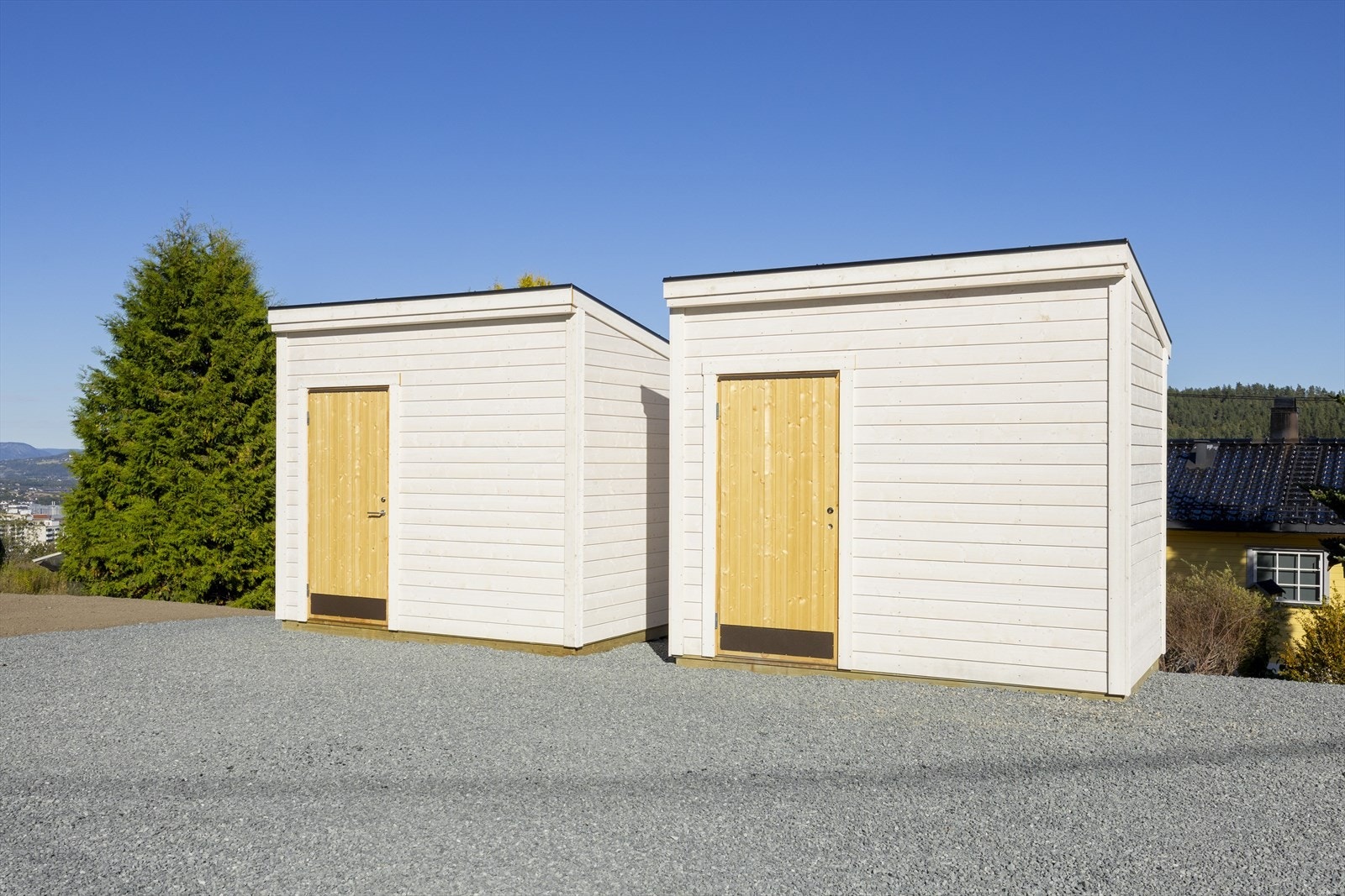 Masse lagringsplass i utvendig sportbod på ca. 6 kvm. Galleribilde