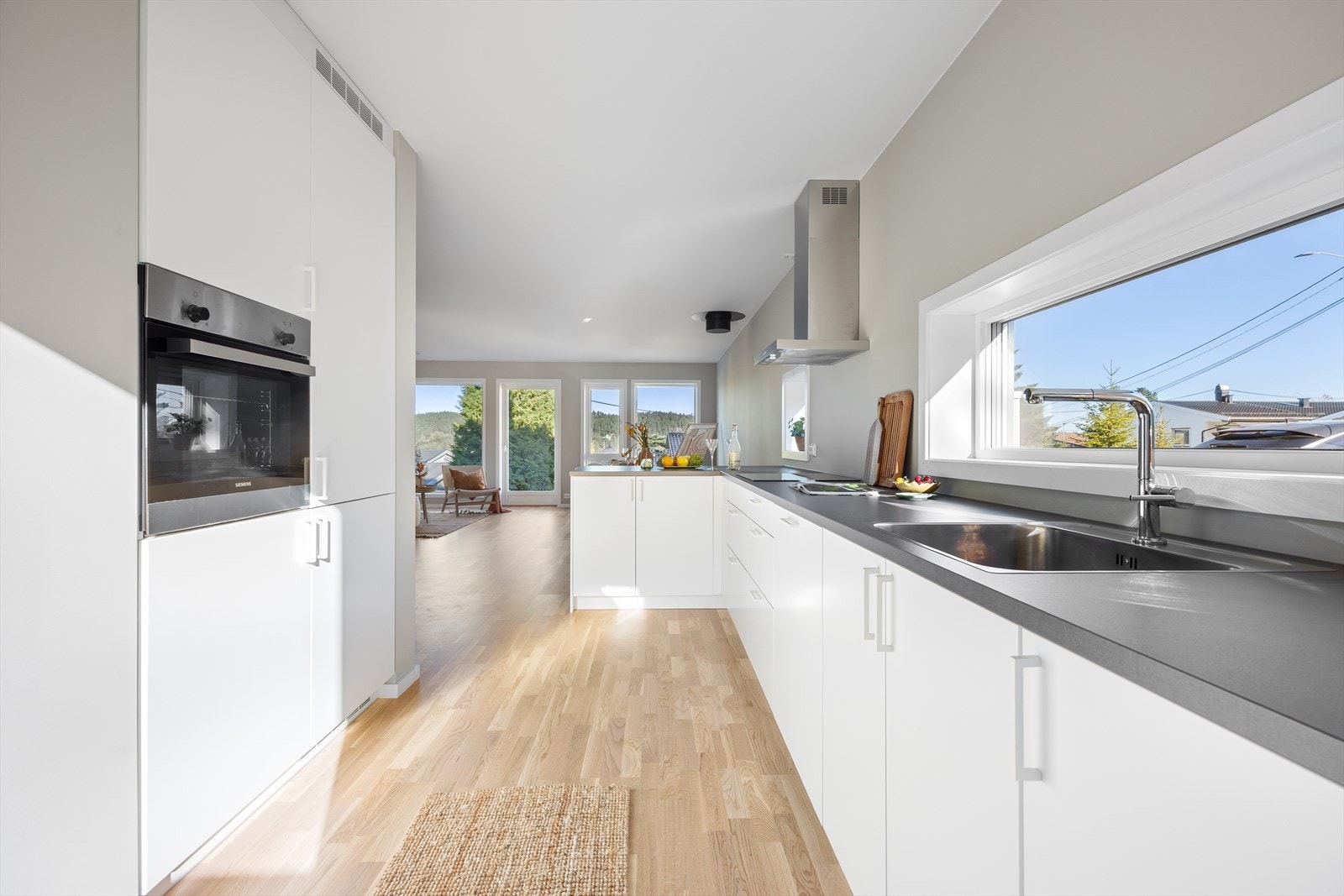 Godt med benk- og skapplass. Galleribilde