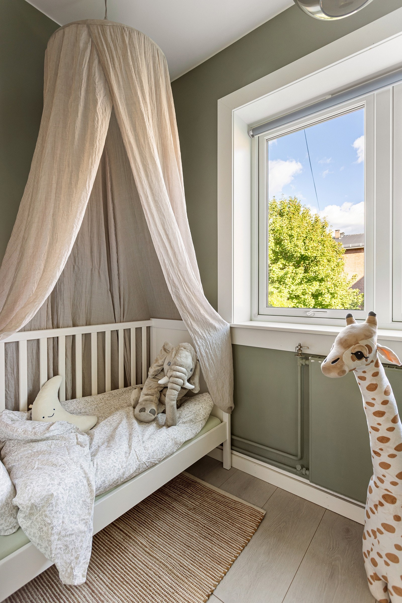 Vinduer og balkongdør ble byttet av borettslaget i 2023. Galleribilde