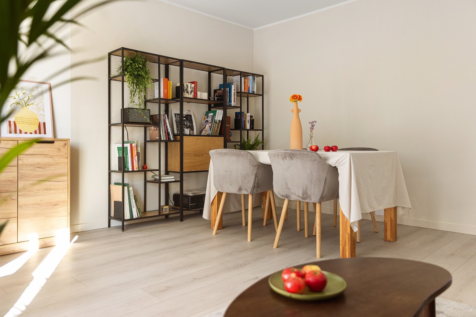 I tilsvarende leilighet er kjøkkenet flyttet inn i stuen. Galleribilde