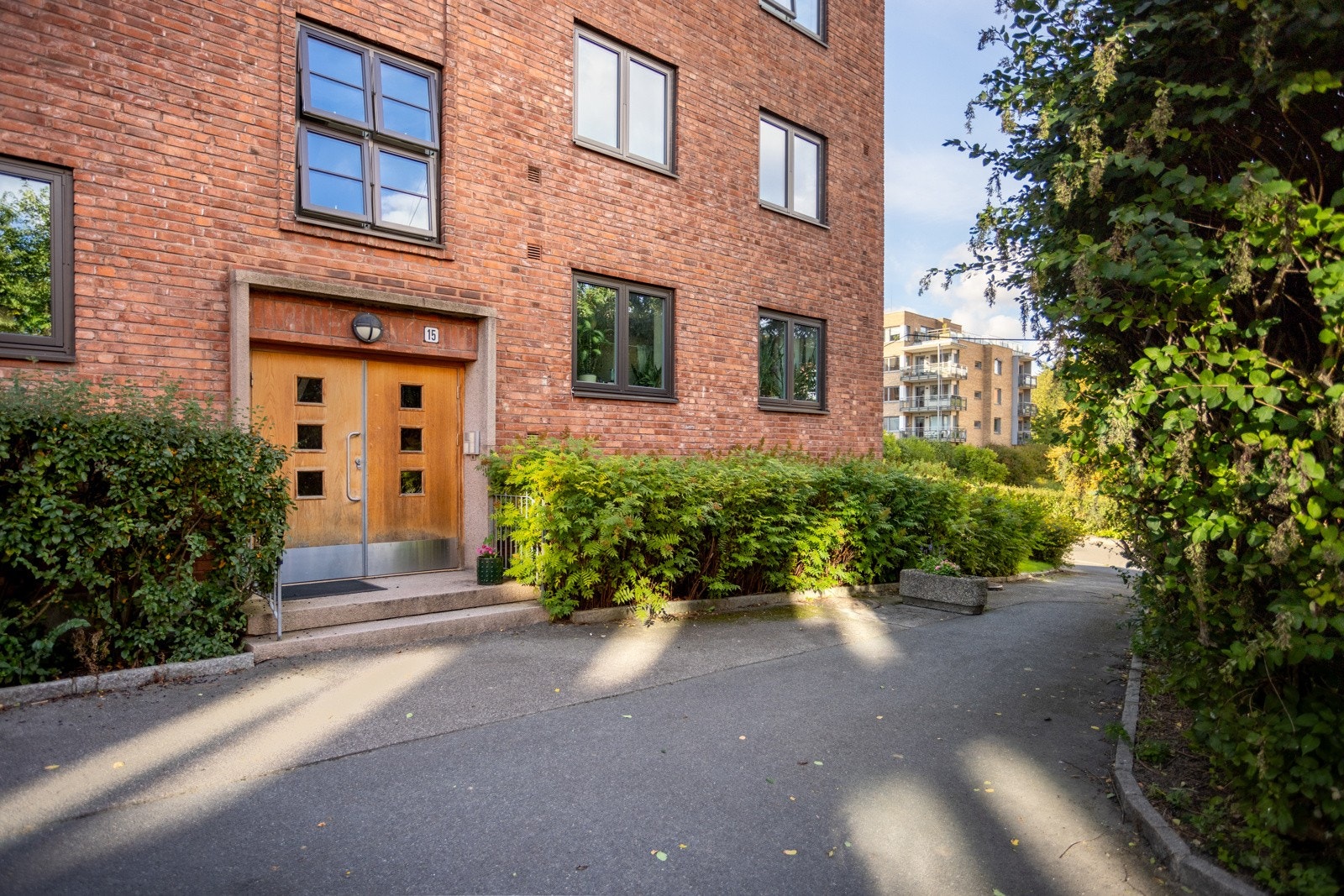 Leiligheten ligger i 2. etasje i attraktivt borettslag i barnevennlige omgivelser. Galleribilde