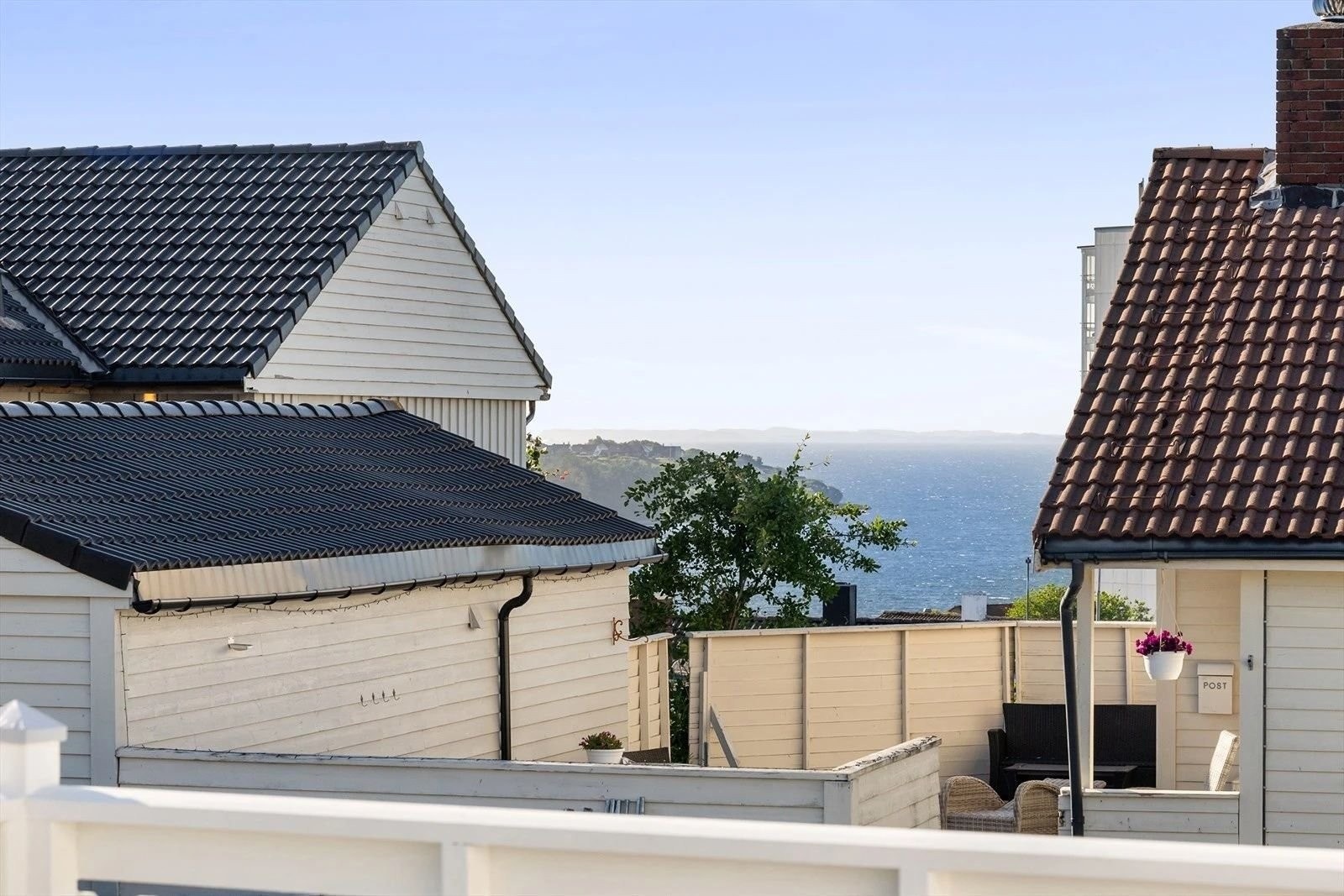 Utsikt mot vest fra terrassen. Galleribilde