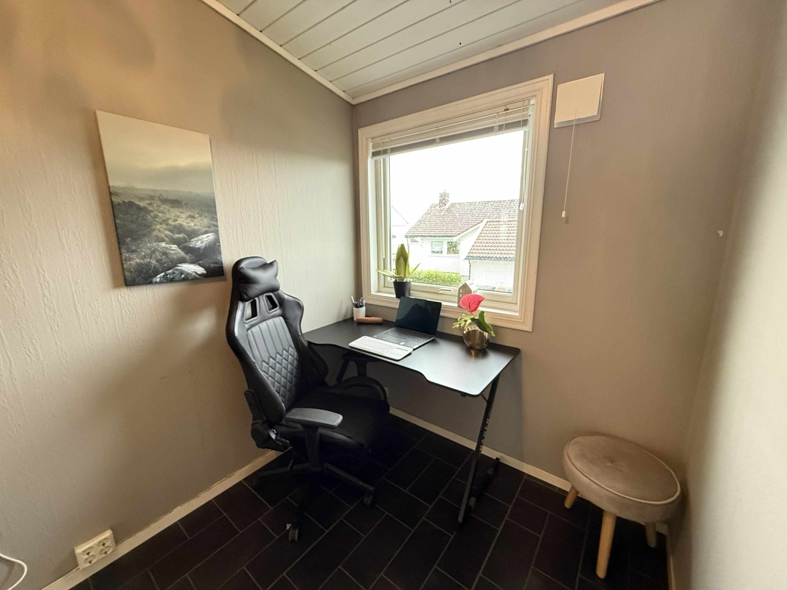 Den fleksible utformingen gjør rommet godt egnet som gjesterom, barnerom eller kontor. Galleribilde